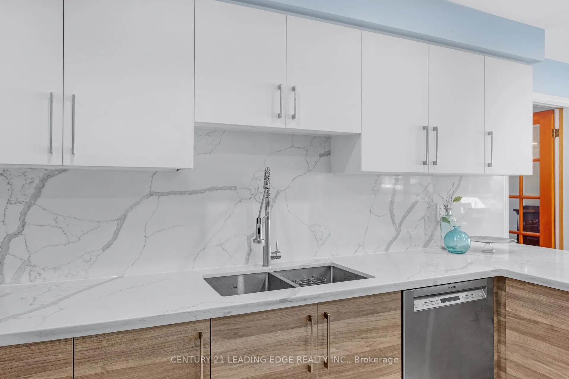 Photo 11 of 22 Havagal Crescent, Markham, Markville — HOMEH