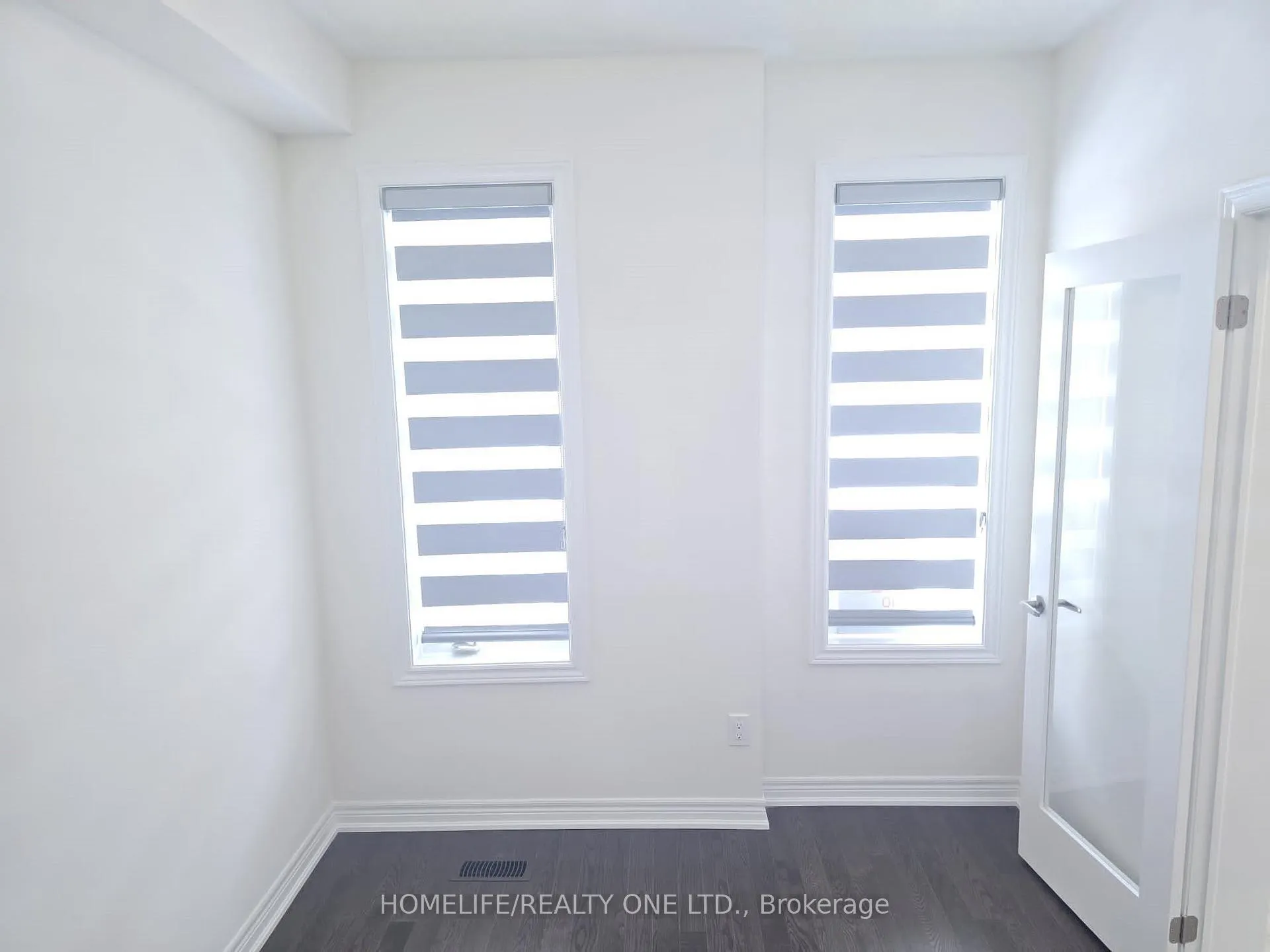 Photo 5 of 1493 Davis Loop S, Innisfil, Lefroy — HOMEH