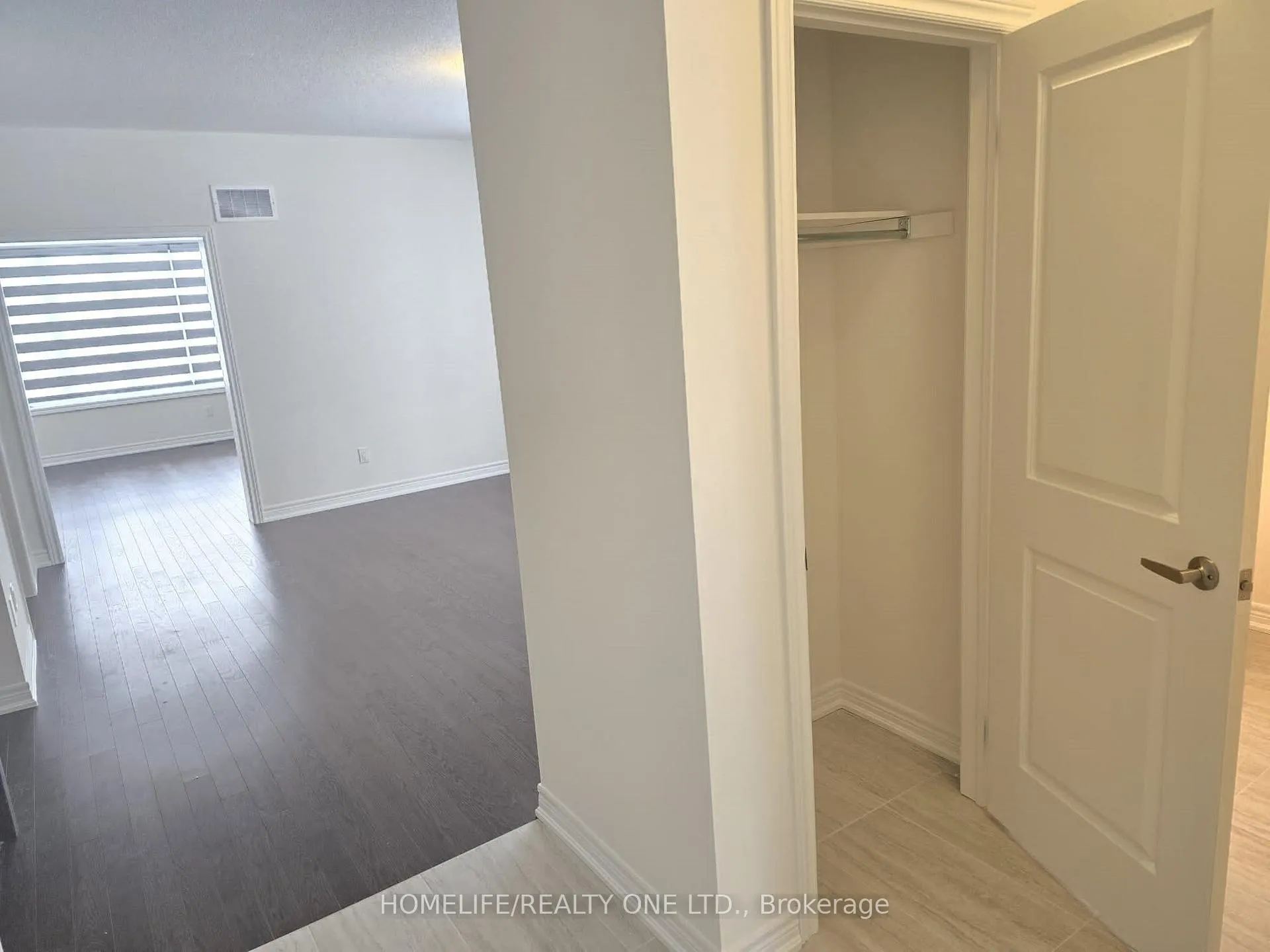 Photo 6 of 1493 Davis Loop S, Innisfil, Lefroy — HOMEH