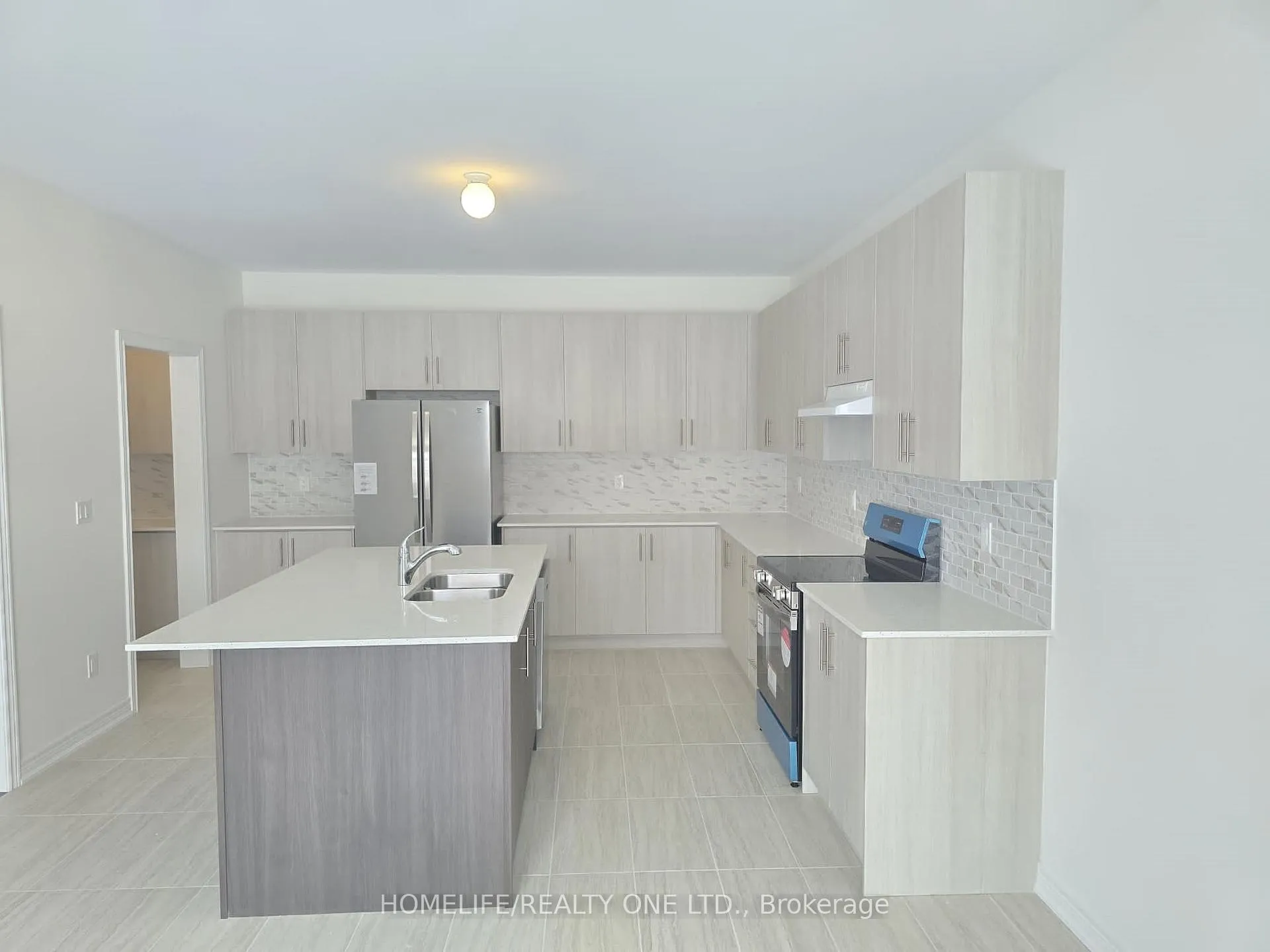 Photo 18 of 1493 Davis Loop S, Innisfil, Lefroy — HOMEH