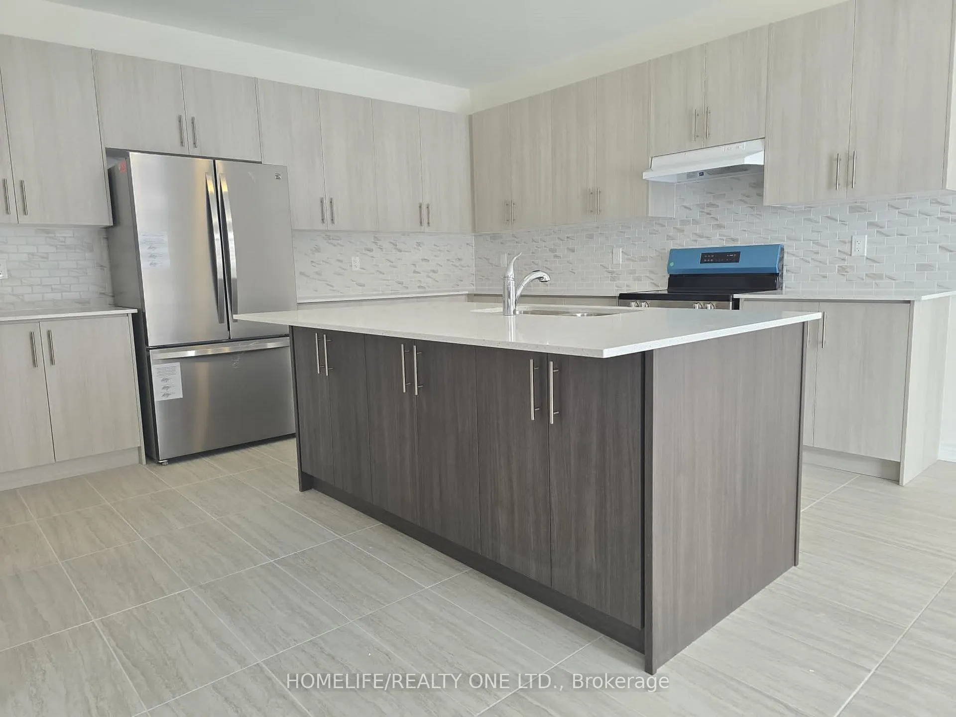 Photo 20 of 1493 Davis Loop S, Innisfil, Lefroy — HOMEH