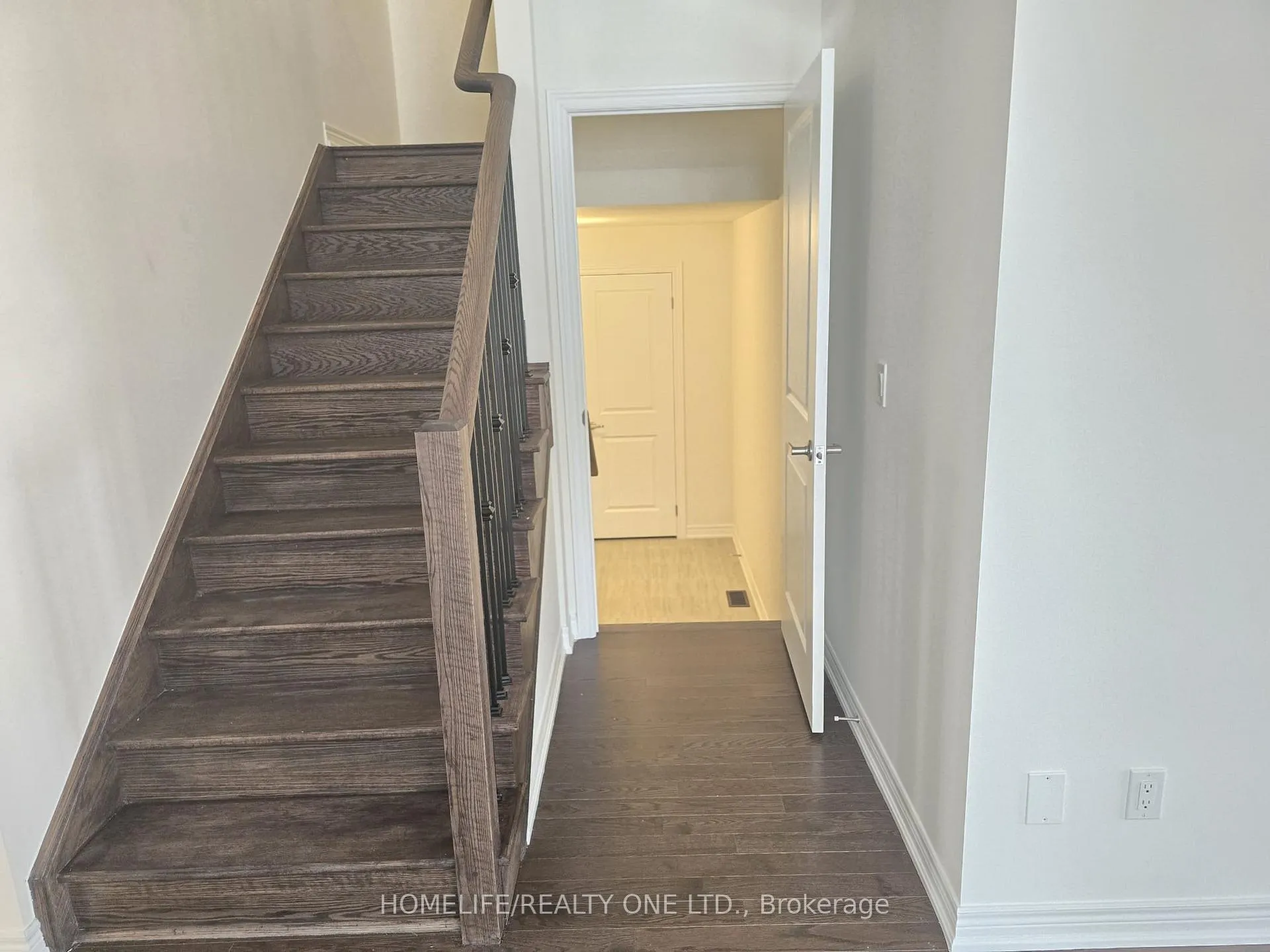 Photo 28 of 1493 Davis Loop S, Innisfil, Lefroy — HOMEH