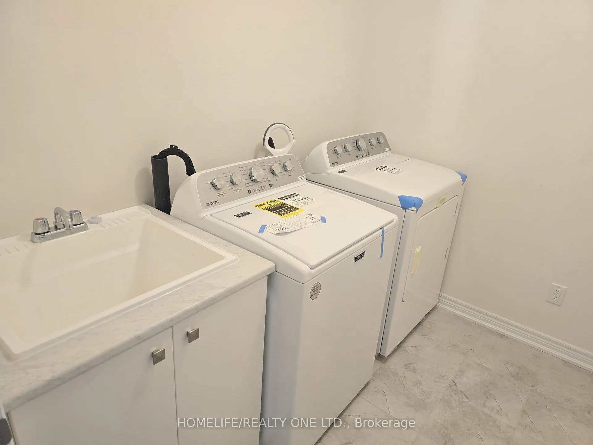 Photo 31 of 1493 Davis Loop S, Innisfil, Lefroy — HOMEH
