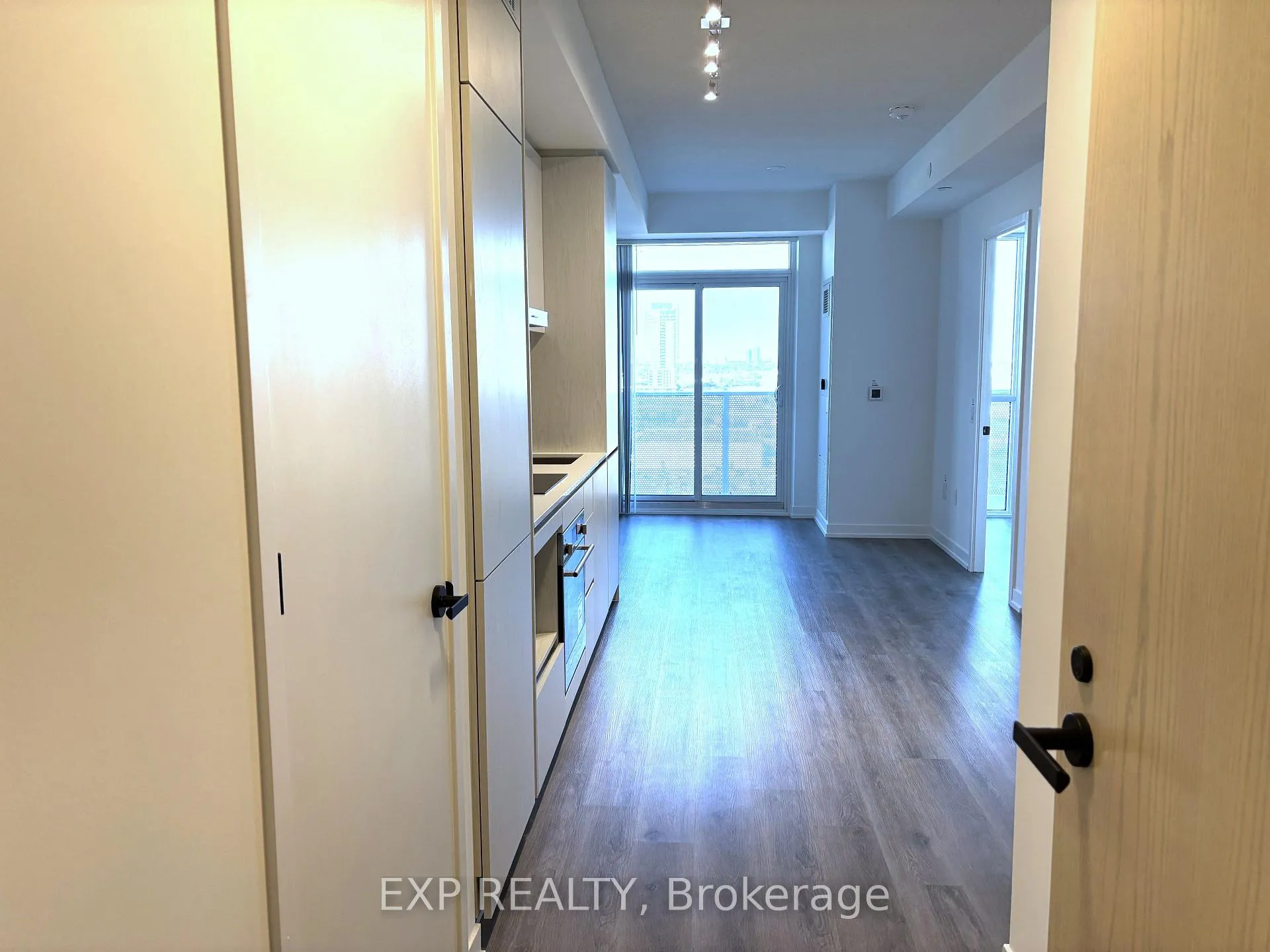 Photo 3 of Unit 1809, 28 Interchange Way, Vaughan, Vaughan Corporate Centre — HOMEH