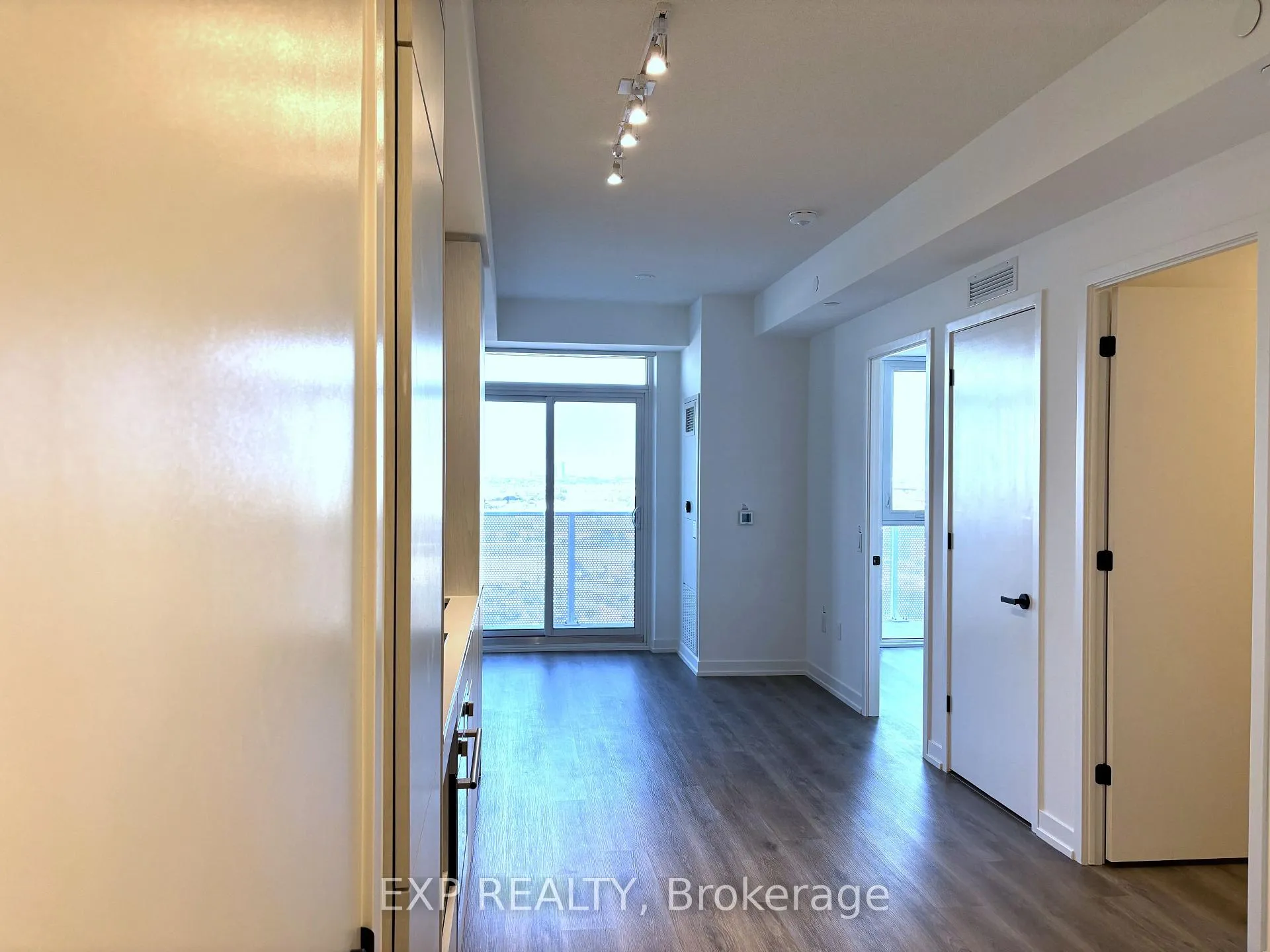 Photo 4 of Unit 1809, 28 Interchange Way, Vaughan, Vaughan Corporate Centre — HOMEH