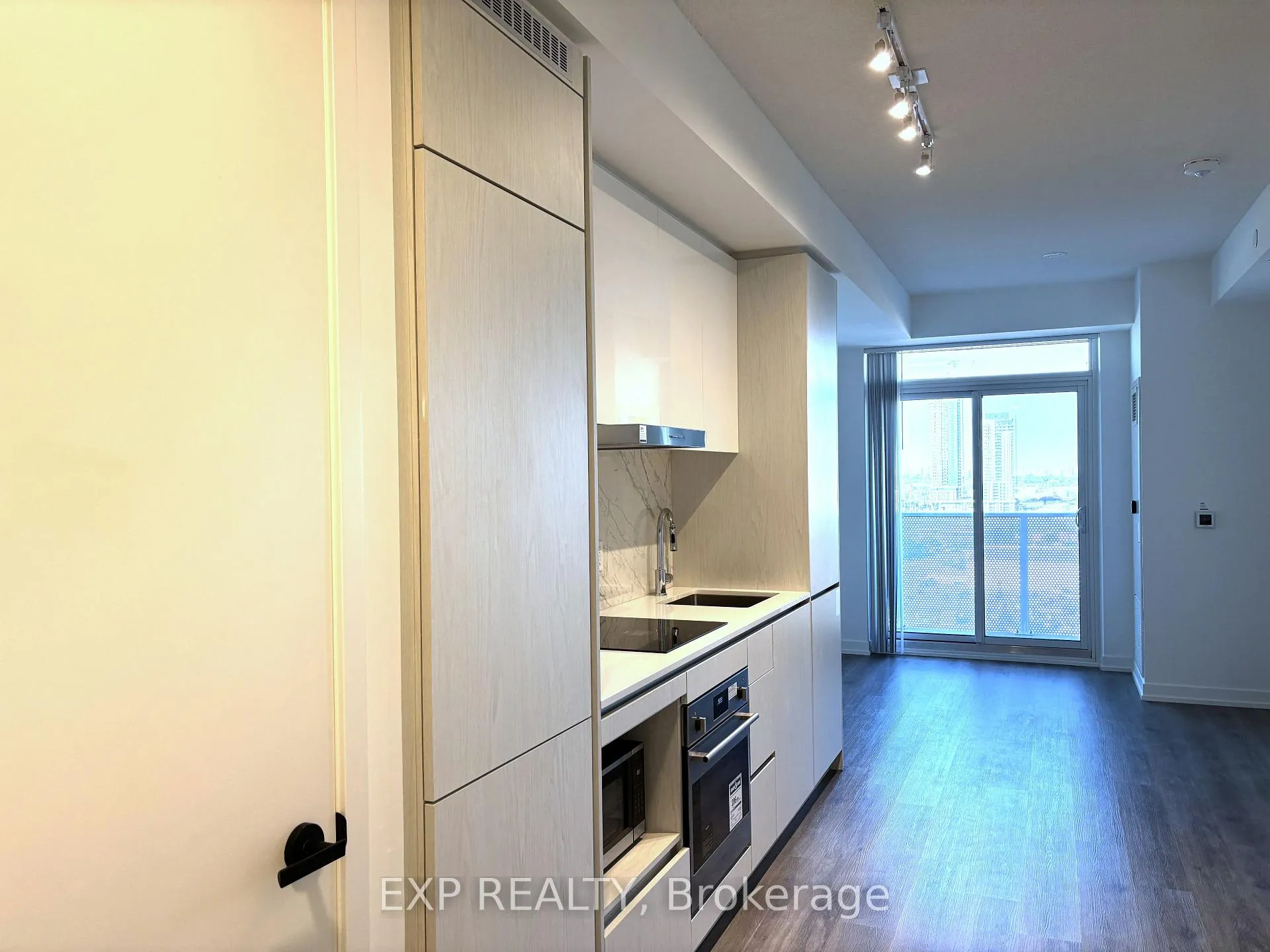 Photo 5 of Unit 1809, 28 Interchange Way, Vaughan, Vaughan Corporate Centre — HOMEH