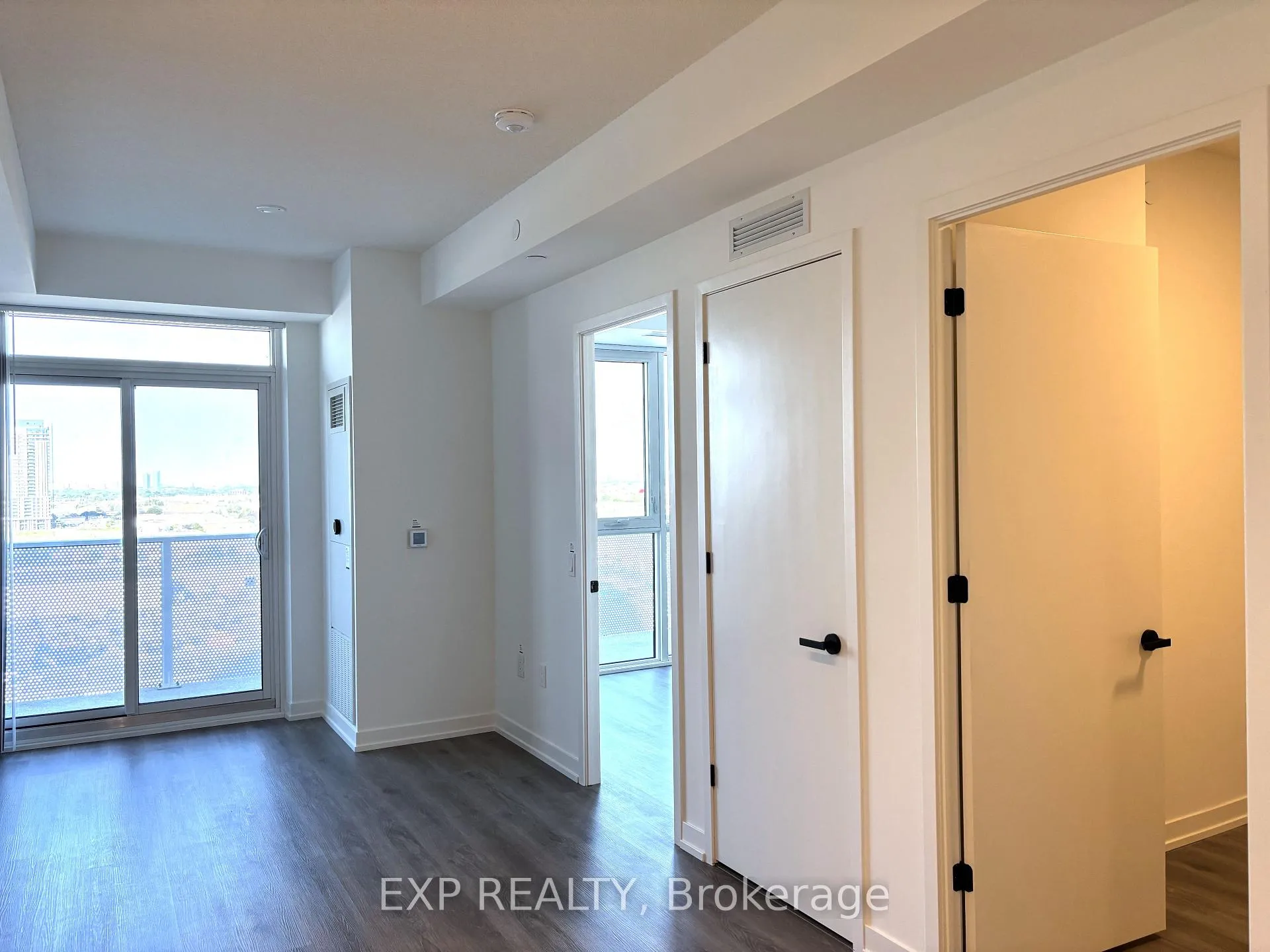 Photo 6 of Unit 1809, 28 Interchange Way, Vaughan, Vaughan Corporate Centre — HOMEH