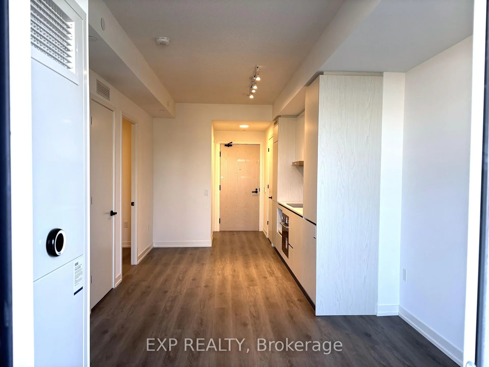 Photo 7 of Unit 1809, 28 Interchange Way, Vaughan, Vaughan Corporate Centre — HOMEH
