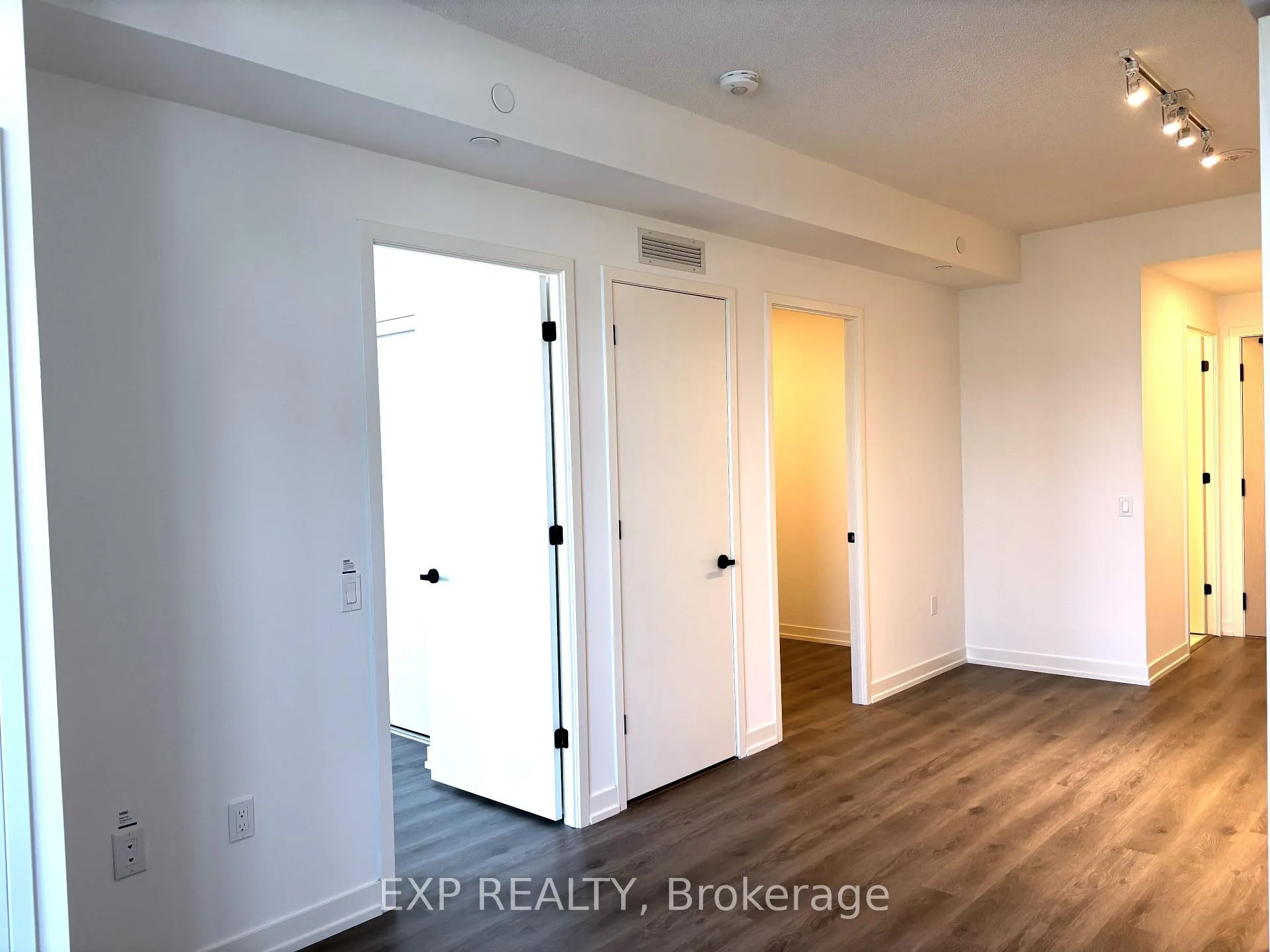 Photo 8 of Unit 1809, 28 Interchange Way, Vaughan, Vaughan Corporate Centre — HOMEH