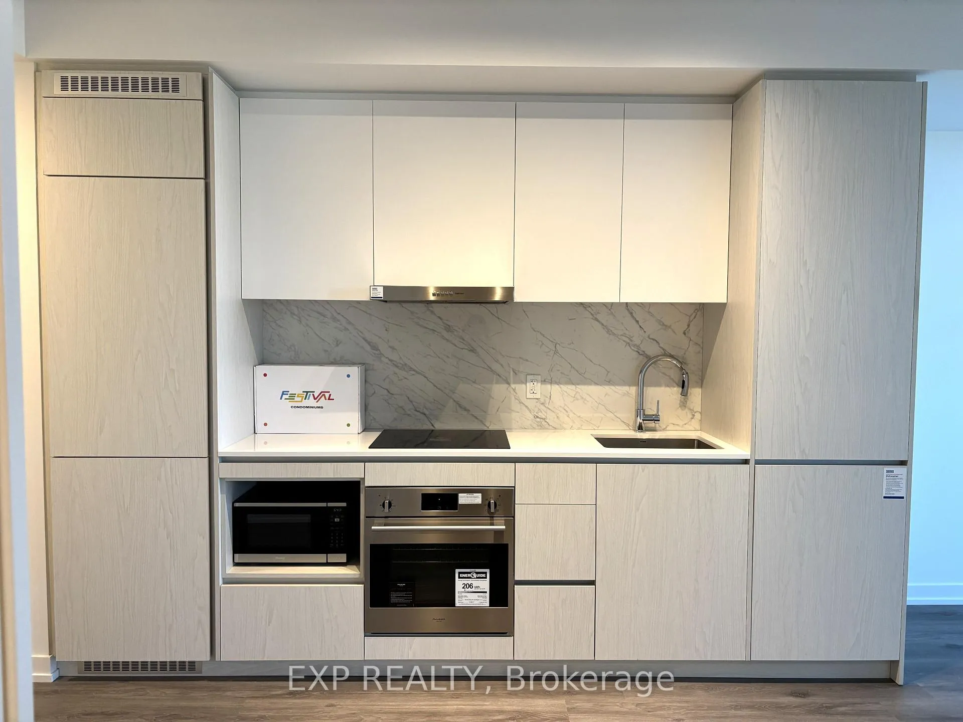 Photo 10 of Unit 1809, 28 Interchange Way, Vaughan, Vaughan Corporate Centre — HOMEH