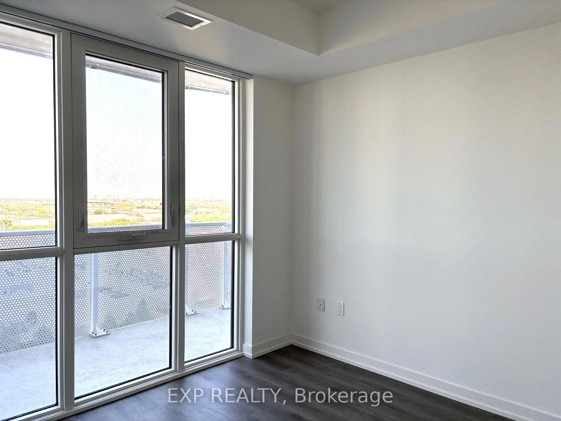 Photo 11 of Unit 1809, 28 Interchange Way, Vaughan, Vaughan Corporate Centre — HOMEH