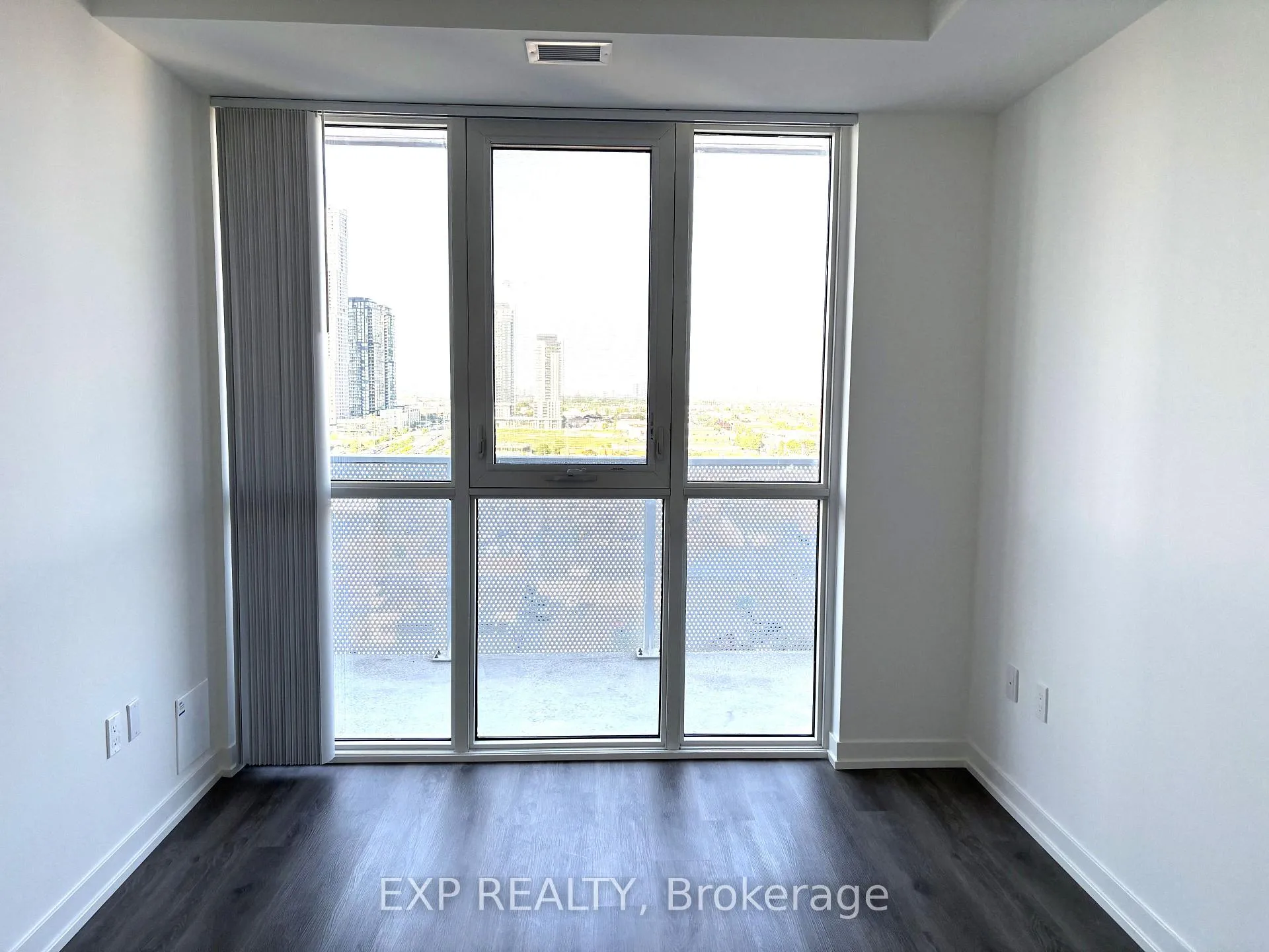 Photo 12 of Unit 1809, 28 Interchange Way, Vaughan, Vaughan Corporate Centre — HOMEH