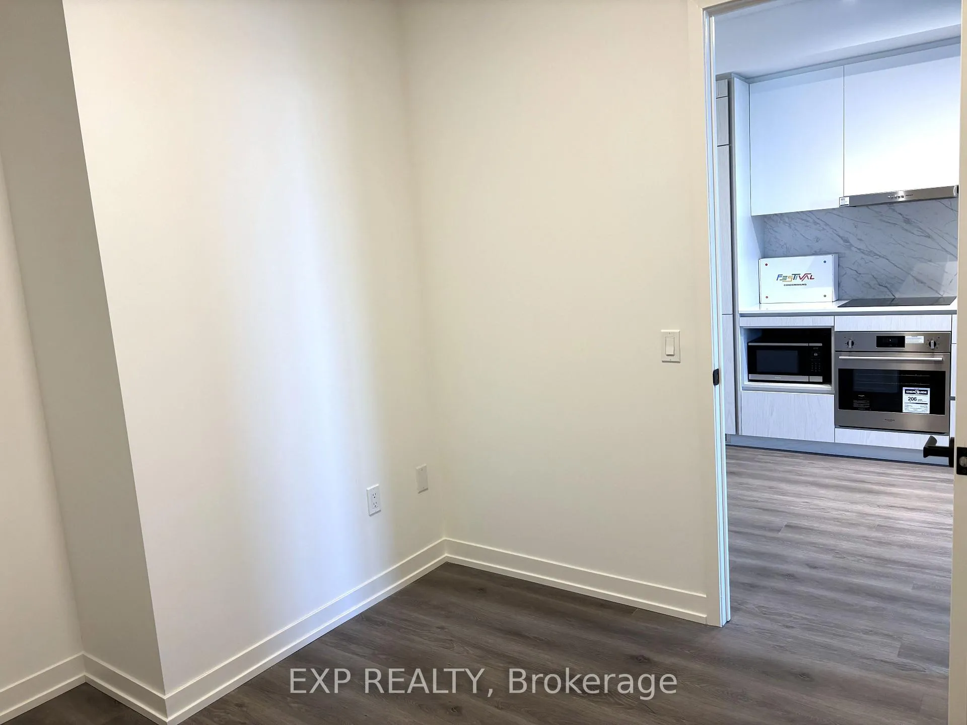 Photo 15 of Unit 1809, 28 Interchange Way, Vaughan, Vaughan Corporate Centre — HOMEH