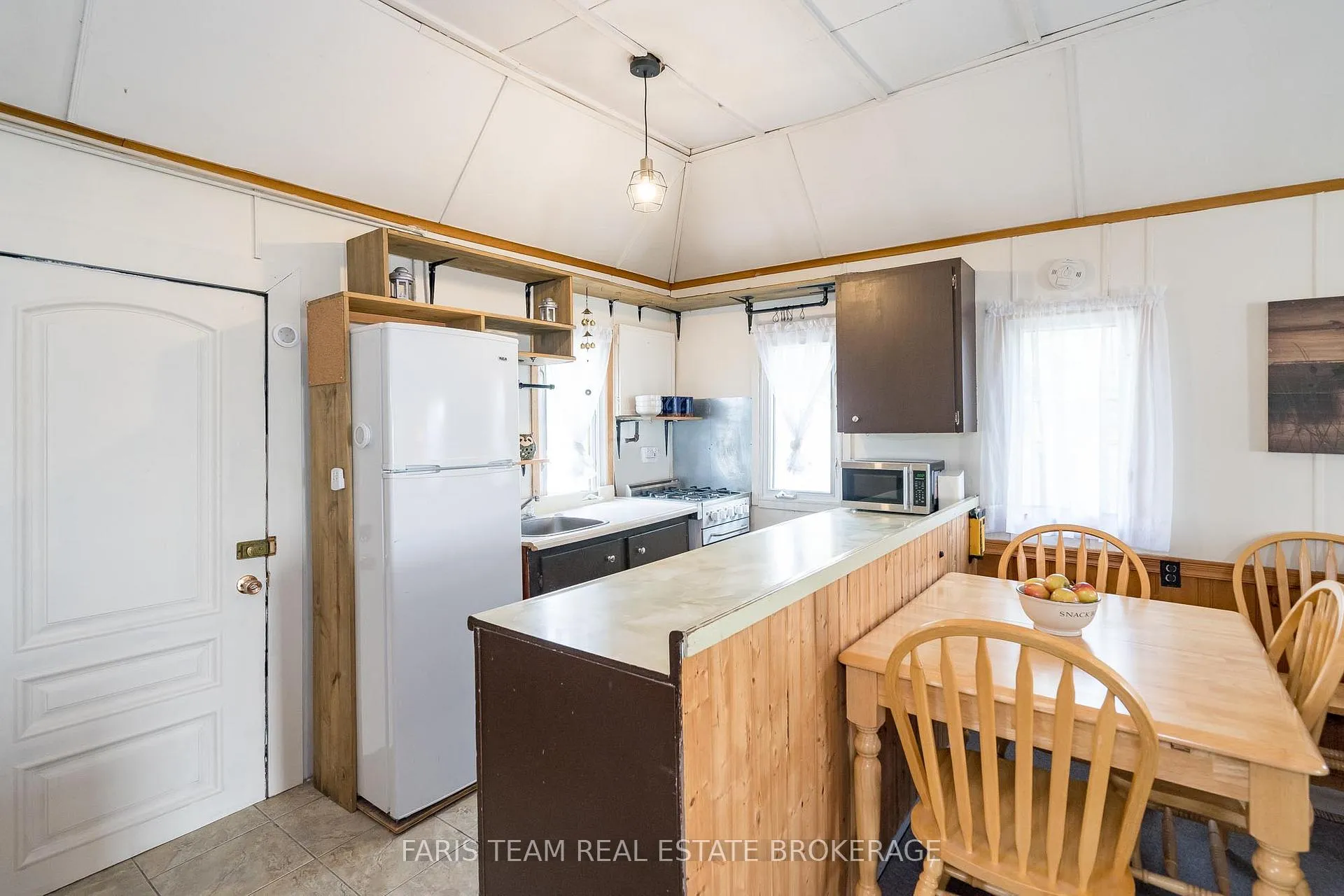 Photo 24 of 5632 Penetanguishene Road, Springwater, Elmvale — HOMEH