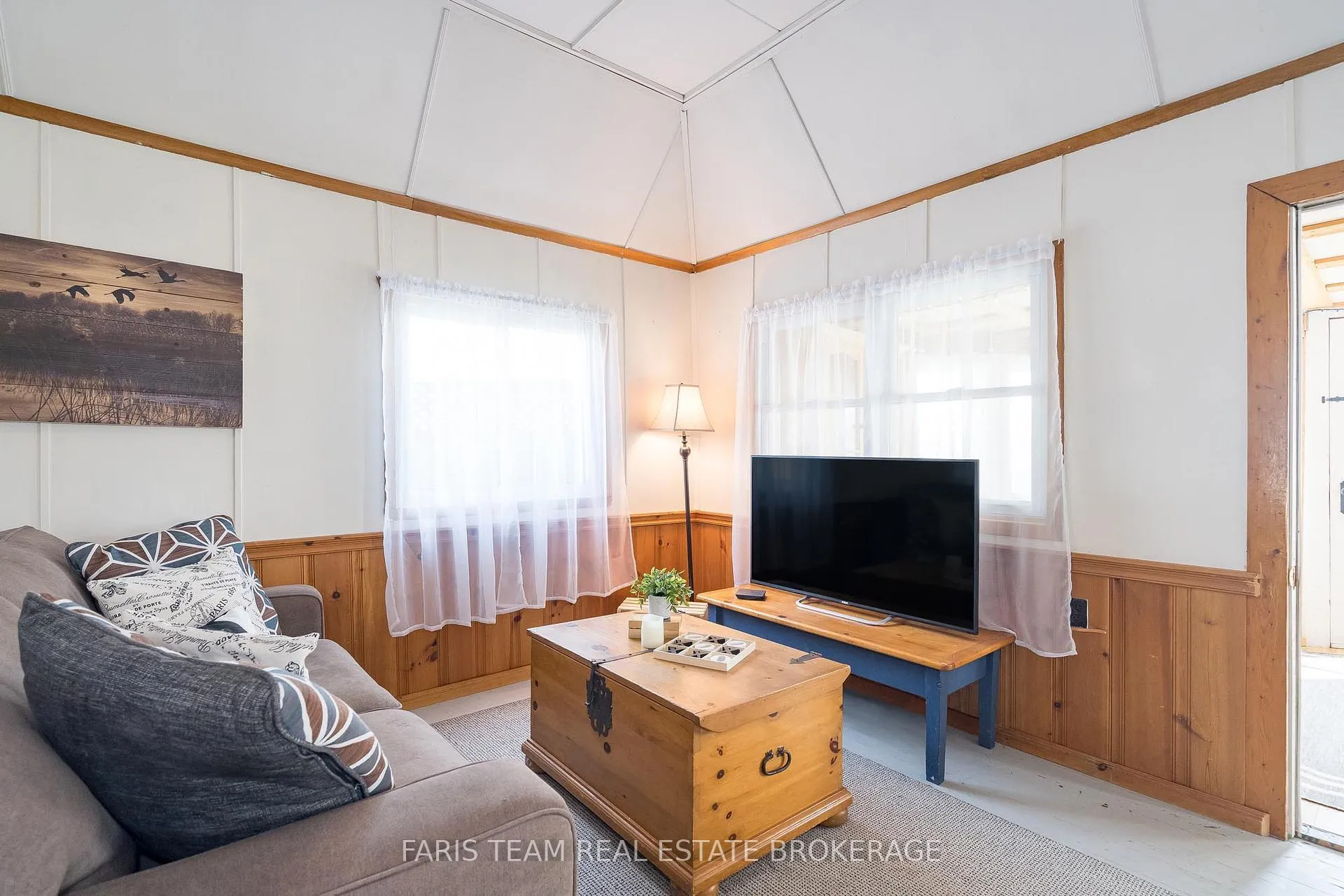 Photo 27 of 5632 Penetanguishene Road, Springwater, Elmvale — HOMEH