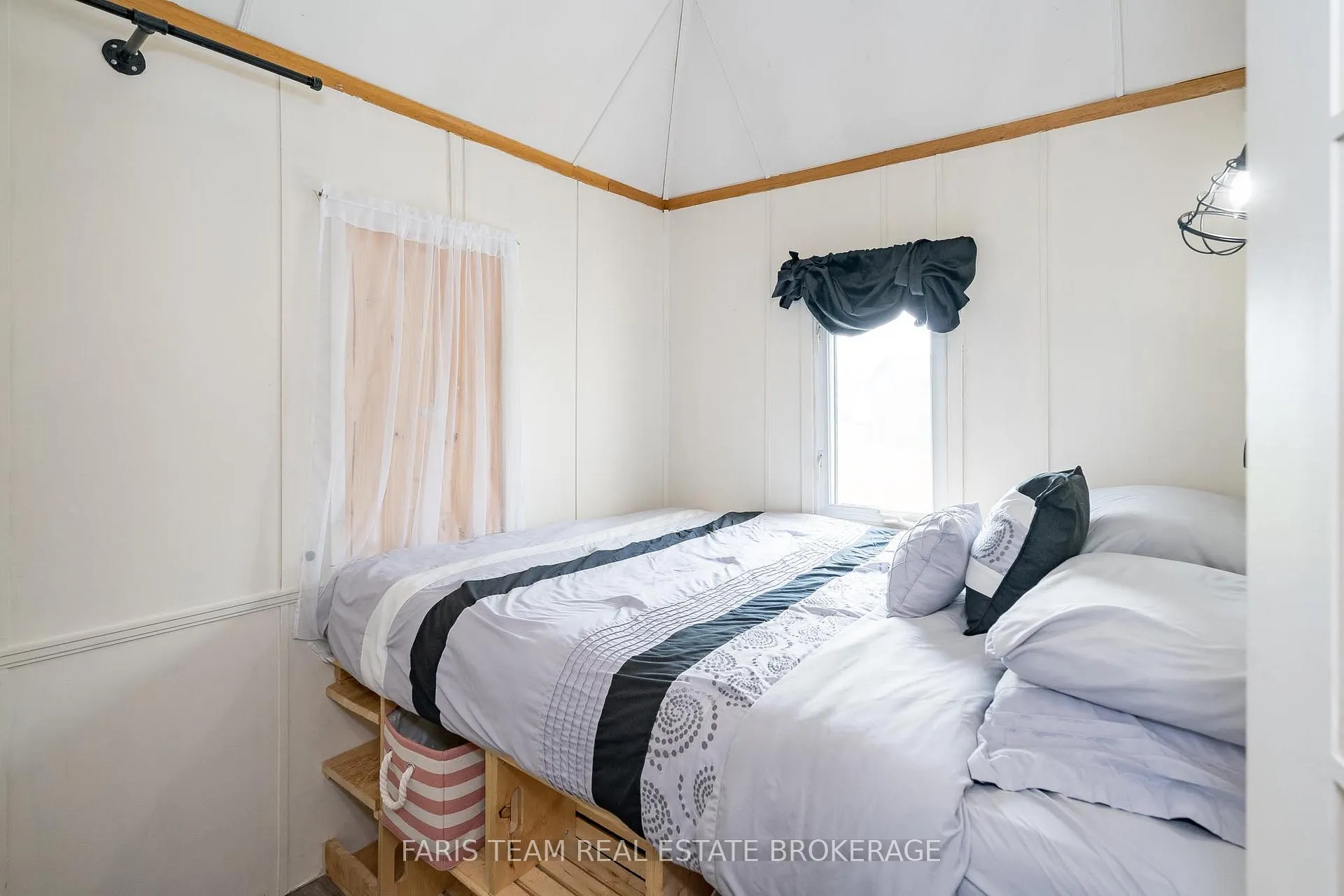 Photo 30 of 5632 Penetanguishene Road, Springwater, Elmvale — HOMEH