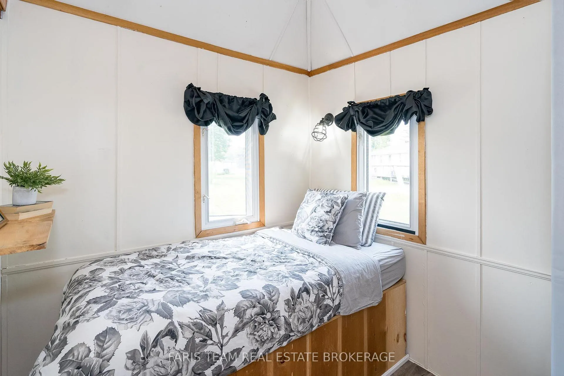 Photo 31 of 5632 Penetanguishene Road, Springwater, Elmvale — HOMEH
