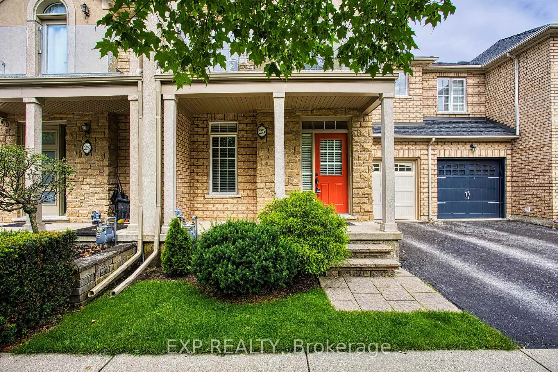 Photo 2 of 25 Hartland Road, Hamilton, Winona Park — HOMEH
