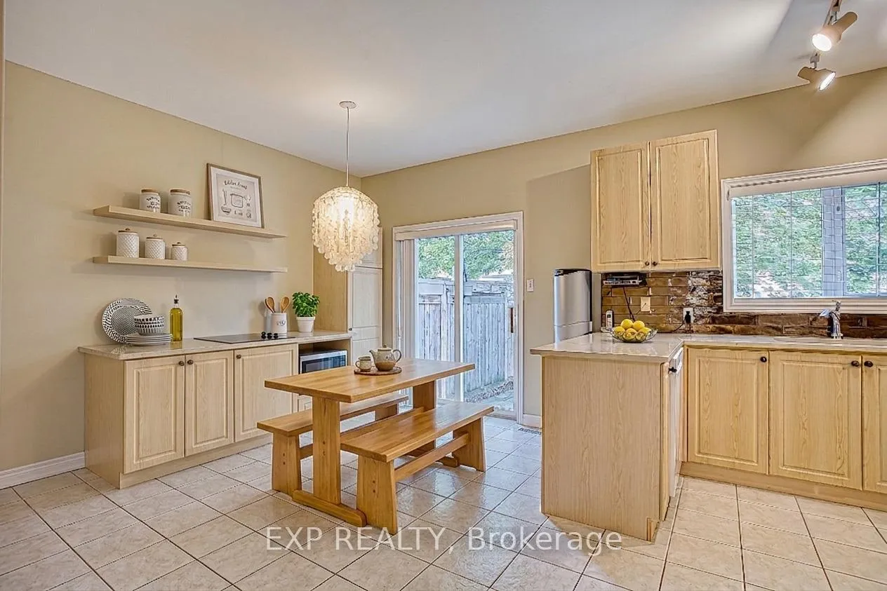 Photo 8 of 25 Hartland Road, Hamilton, Winona Park — HOMEH