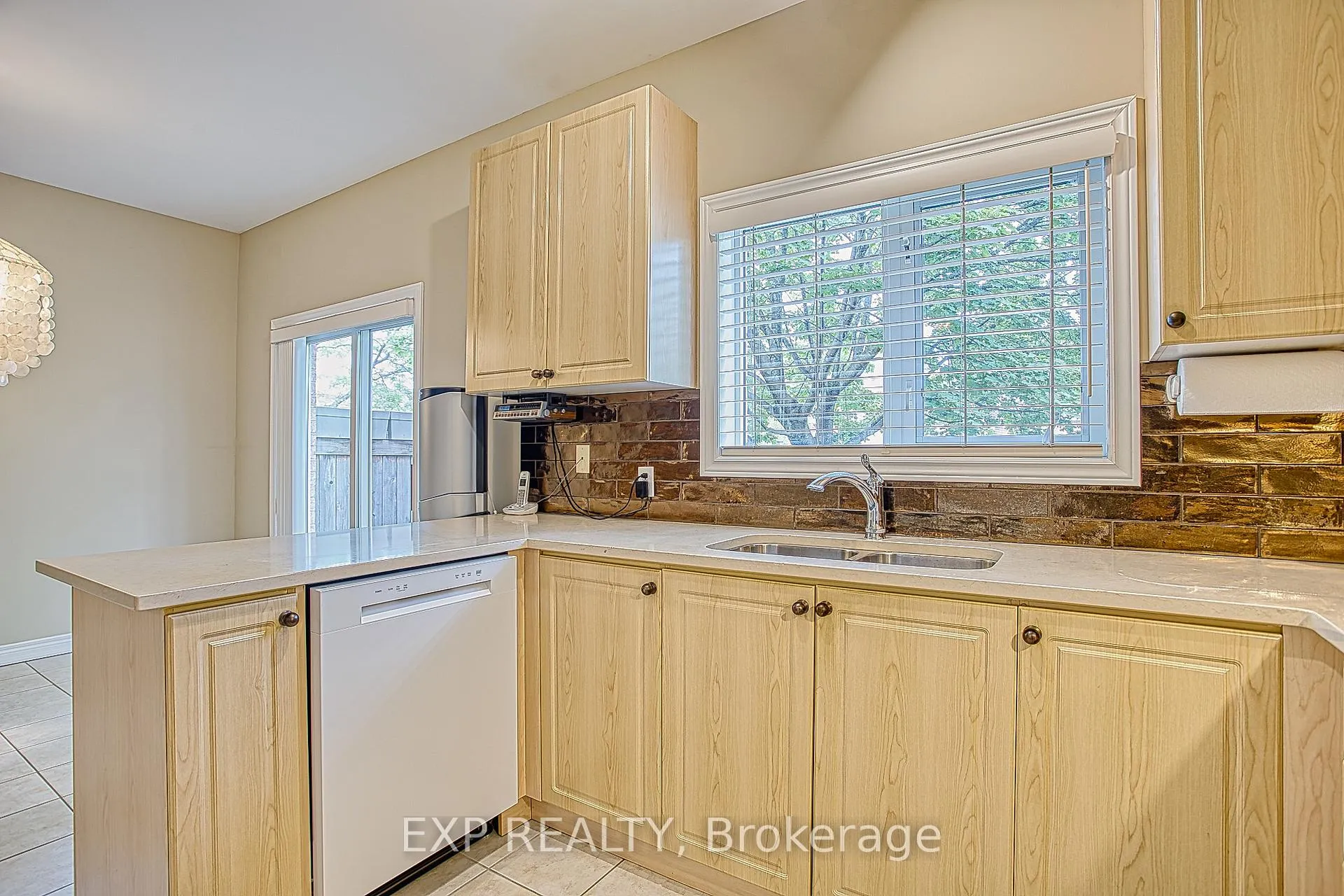 Photo 11 of 25 Hartland Road, Hamilton, Winona Park — HOMEH