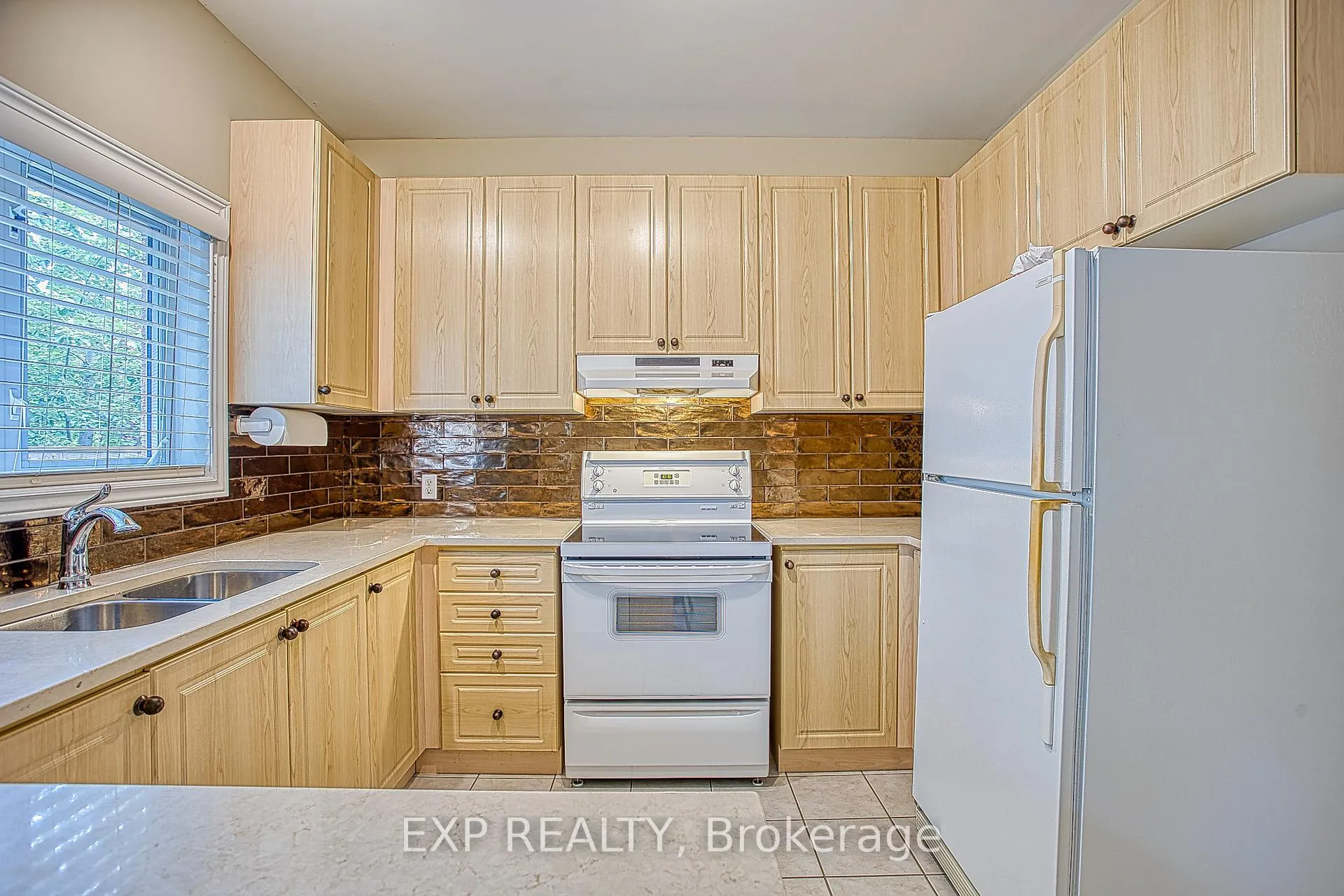 Photo 12 of 25 Hartland Road, Hamilton, Winona Park — HOMEH