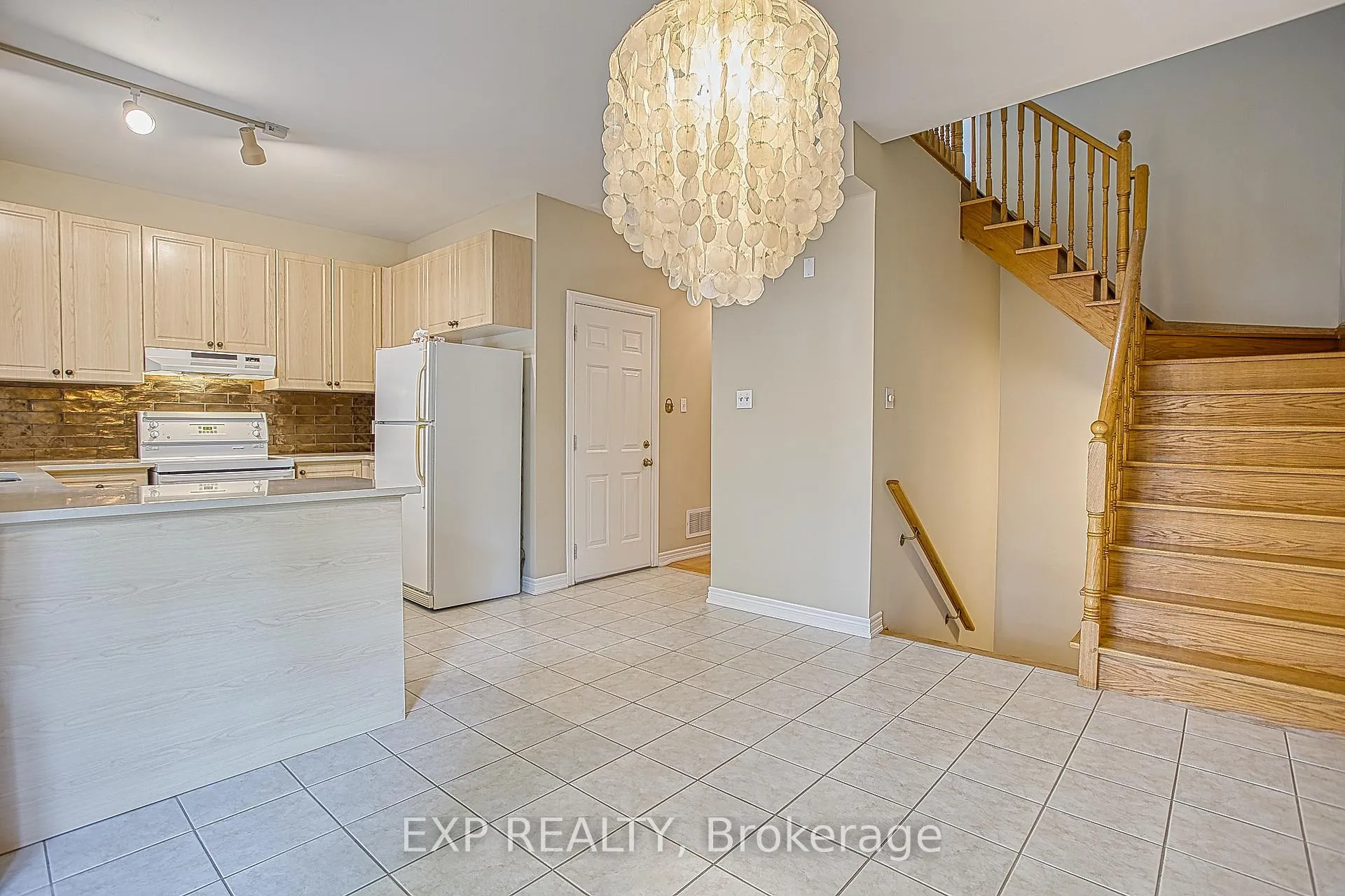 Photo 13 of 25 Hartland Road, Hamilton, Winona Park — HOMEH