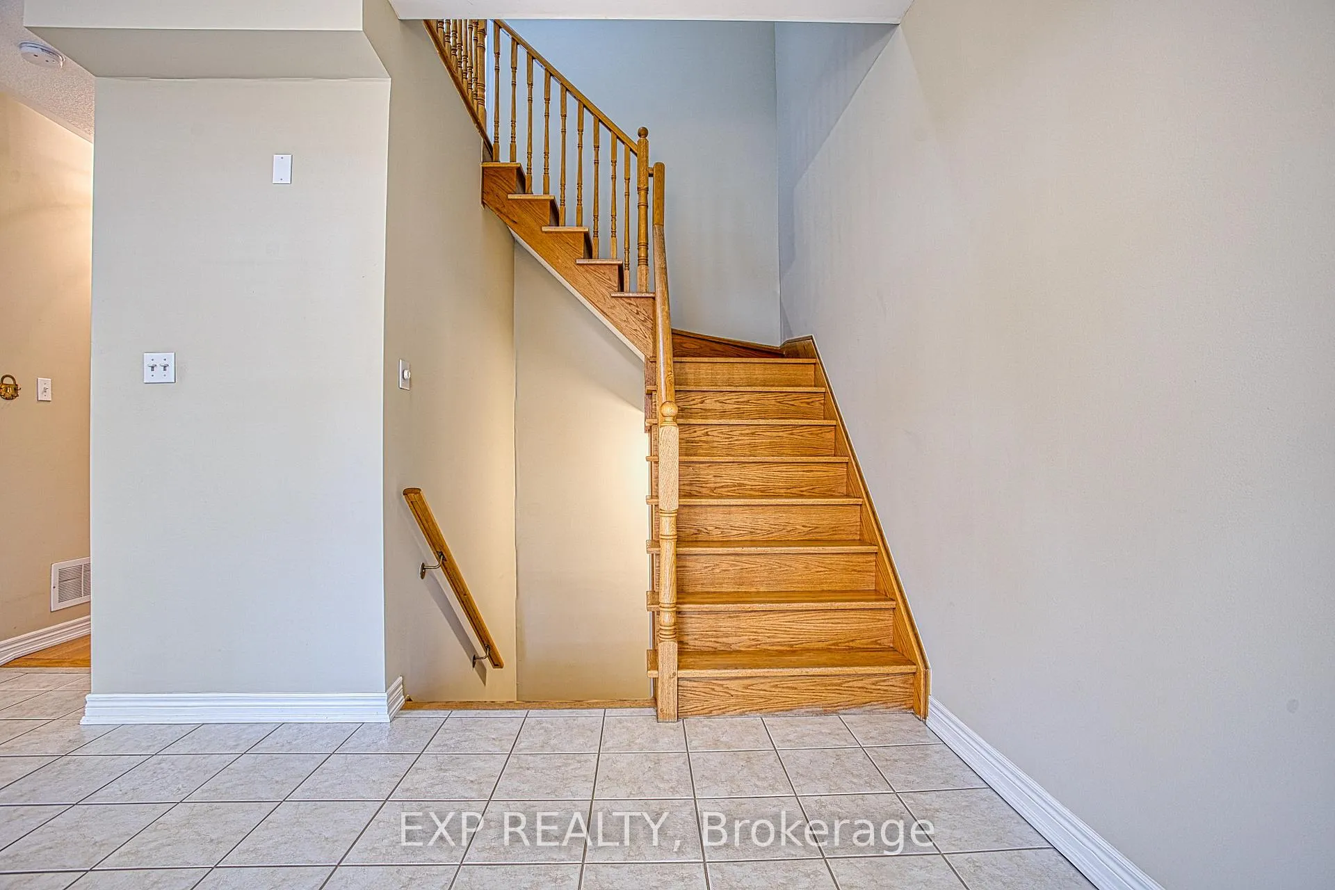 Photo 14 of 25 Hartland Road, Hamilton, Winona Park — HOMEH