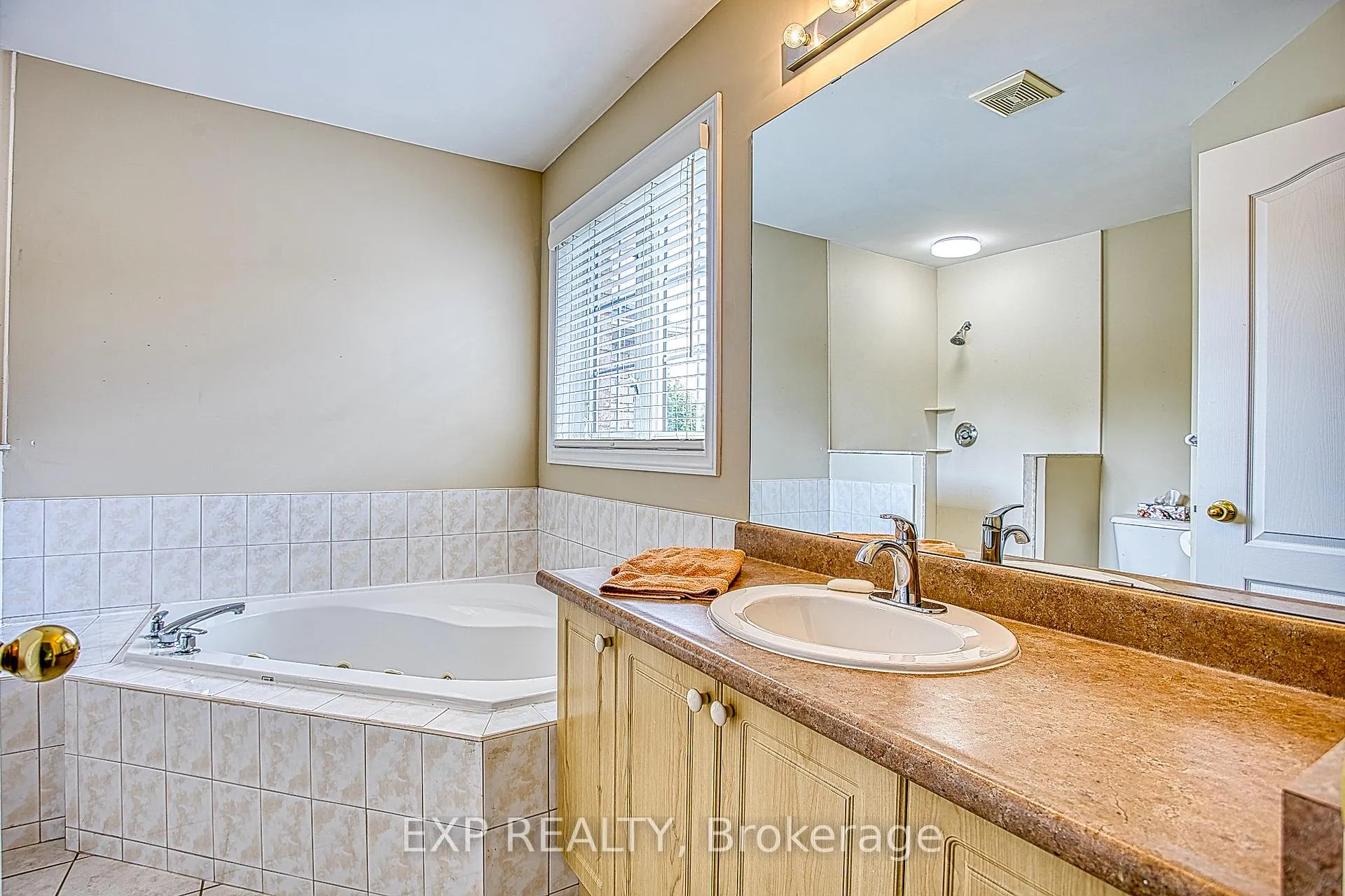 Photo 21 of 25 Hartland Road, Hamilton, Winona Park — HOMEH