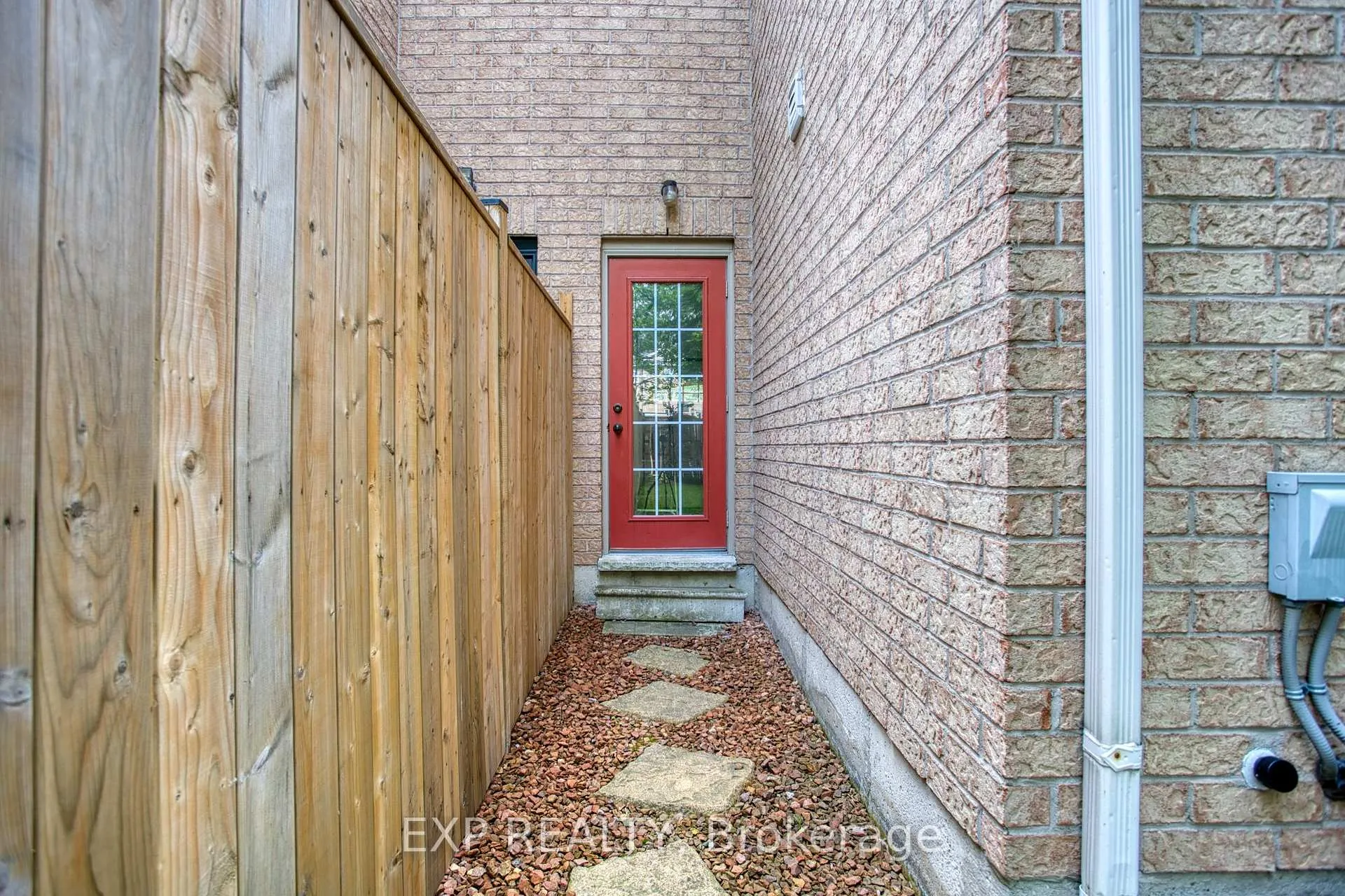 Photo 28 of 25 Hartland Road, Hamilton, Winona Park — HOMEH
