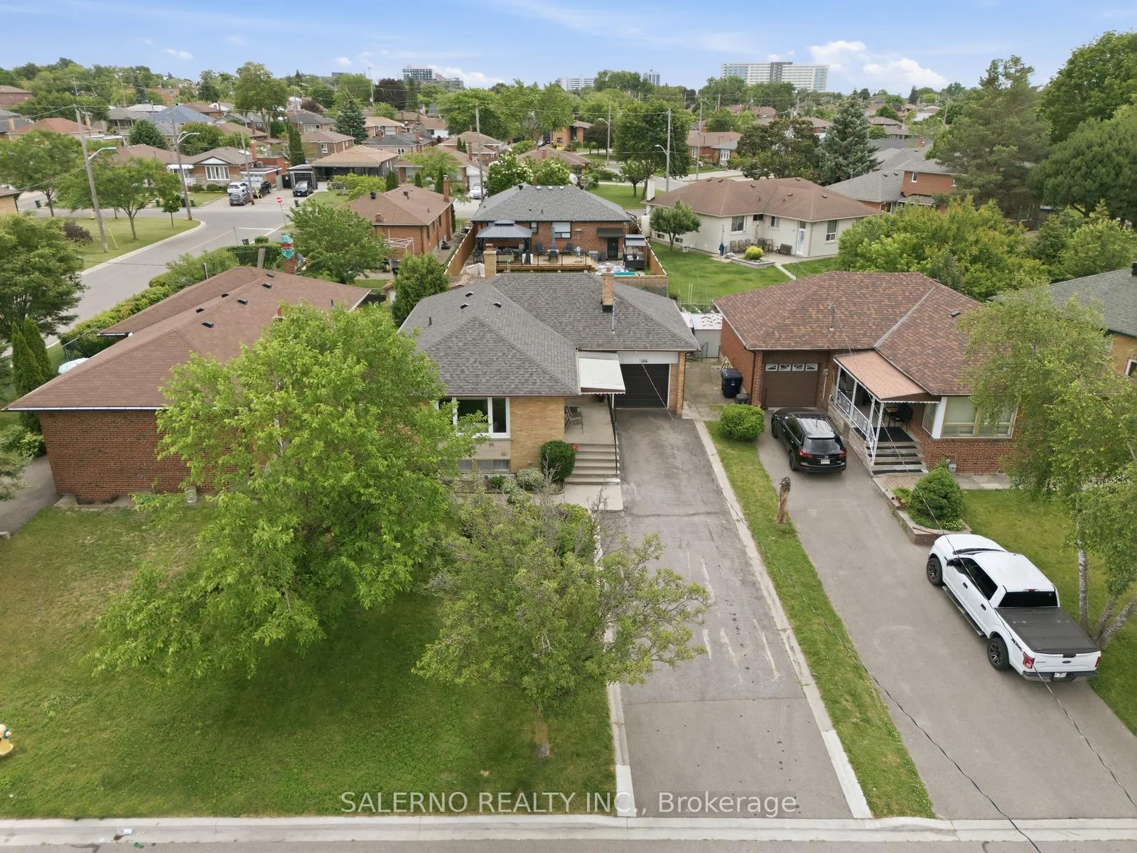 Photo 2 of 106 Whitburn Crescent, North York, Downsview-Roding-CFB — HOMEH