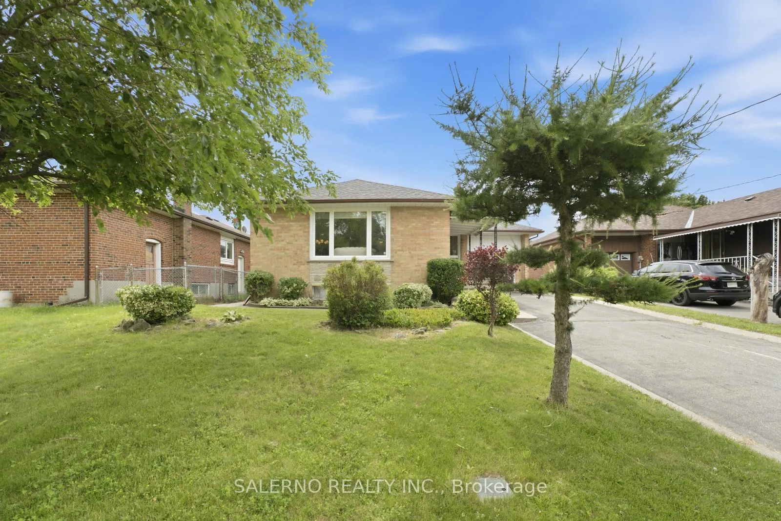 Photo 3 of 106 Whitburn Crescent, North York, Downsview-Roding-CFB — HOMEH