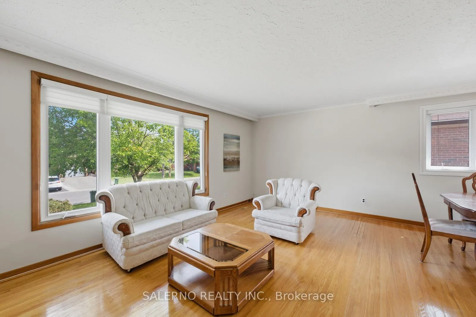 Photo 9 of 106 Whitburn Crescent, North York, Downsview-Roding-CFB — HOMEH