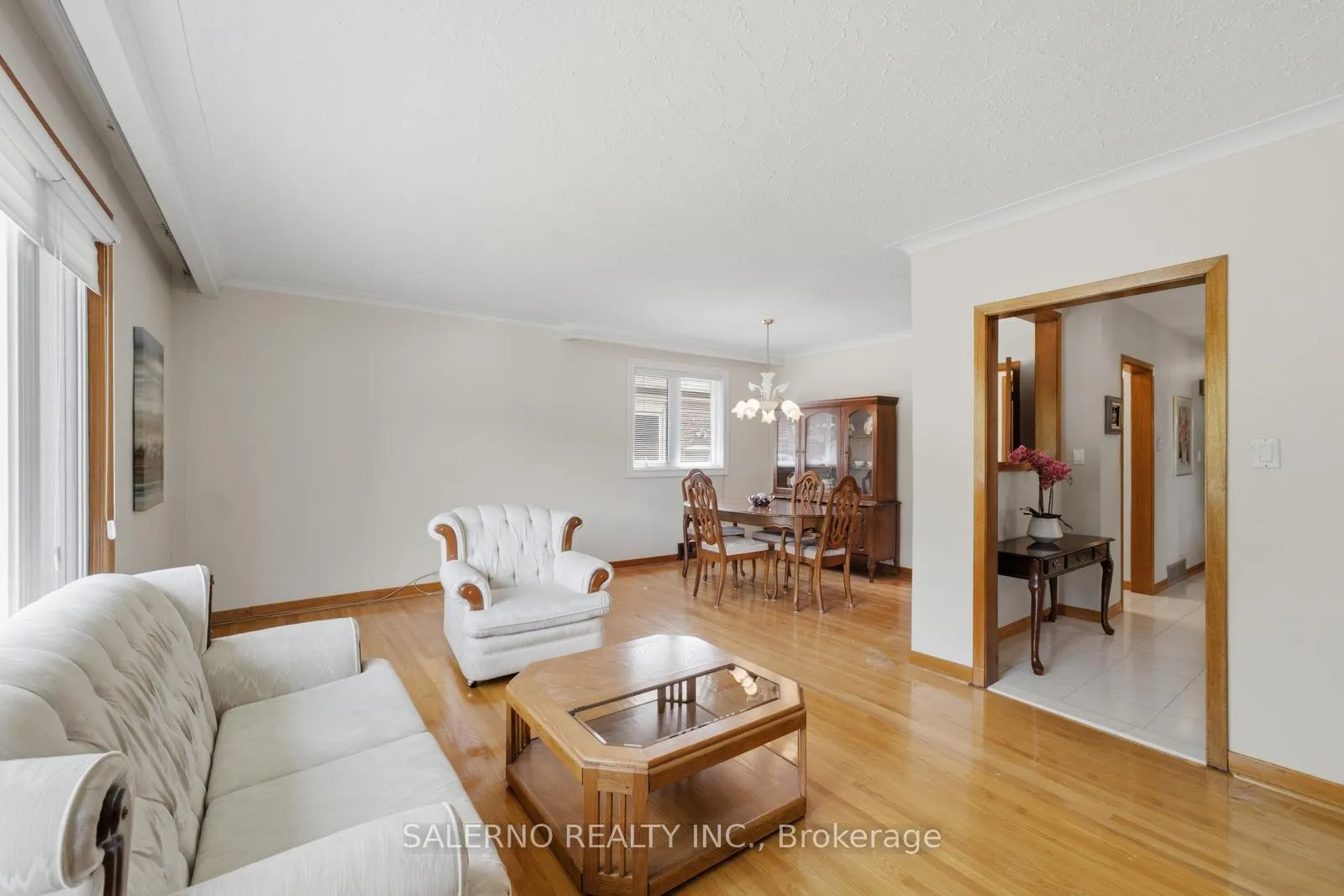 Photo 10 of 106 Whitburn Crescent, North York, Downsview-Roding-CFB — HOMEH