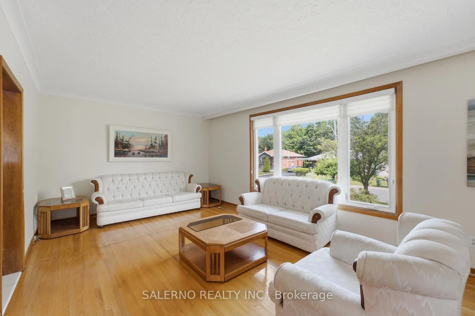 Photo 11 of 106 Whitburn Crescent, North York, Downsview-Roding-CFB — HOMEH