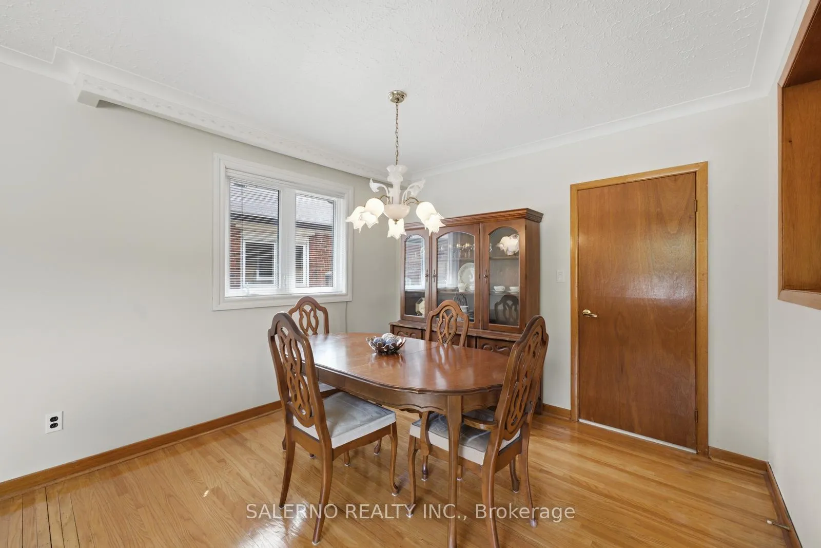 Photo 13 of 106 Whitburn Crescent, North York, Downsview-Roding-CFB — HOMEH