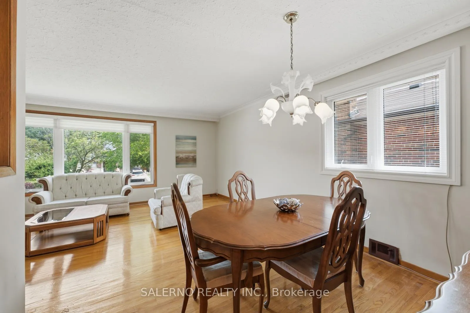 Photo 14 of 106 Whitburn Crescent, North York, Downsview-Roding-CFB — HOMEH