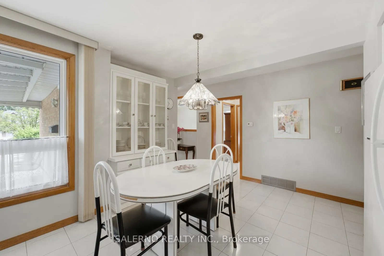Photo 17 of 106 Whitburn Crescent, North York, Downsview-Roding-CFB — HOMEH