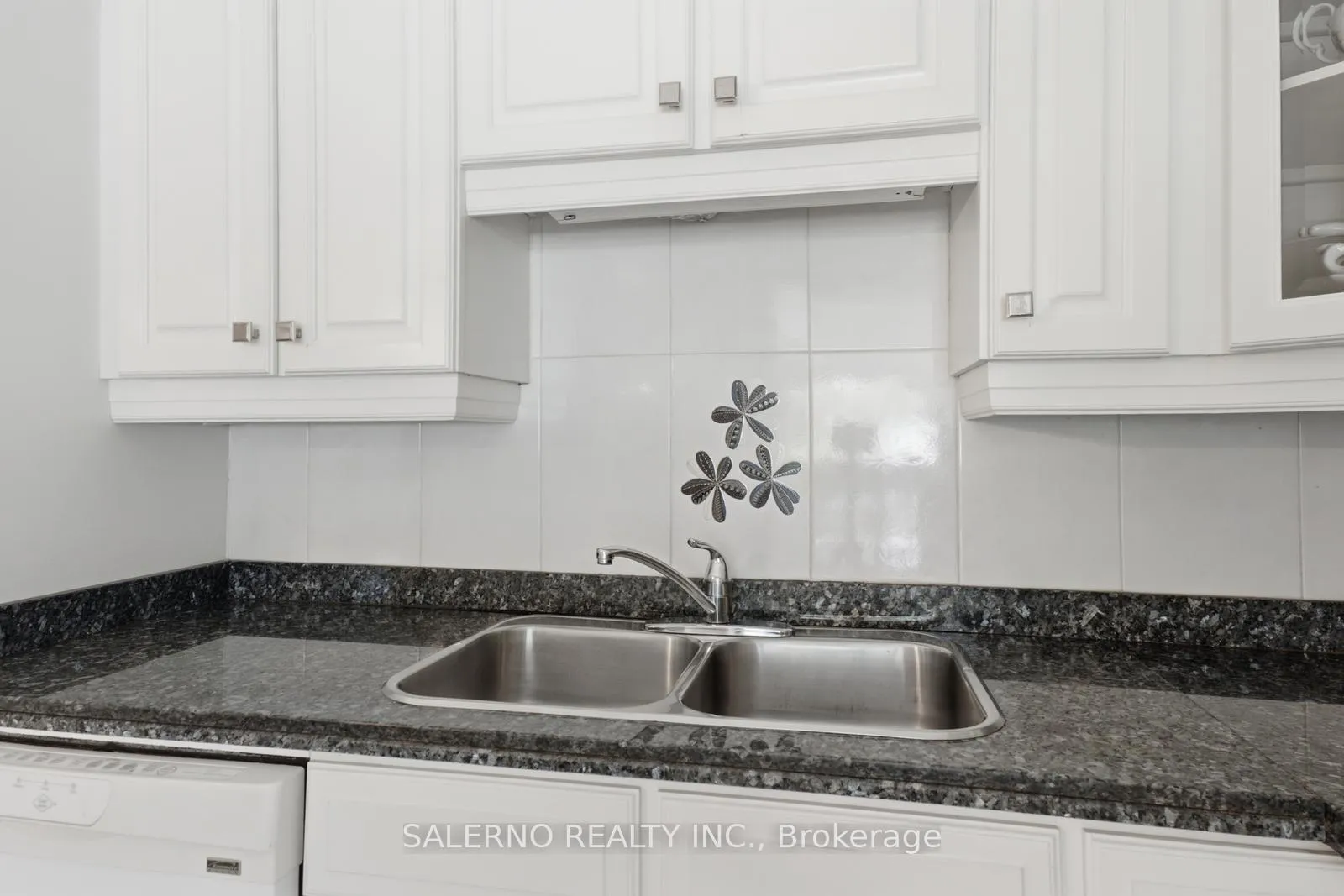 Photo 18 of 106 Whitburn Crescent, North York, Downsview-Roding-CFB — HOMEH