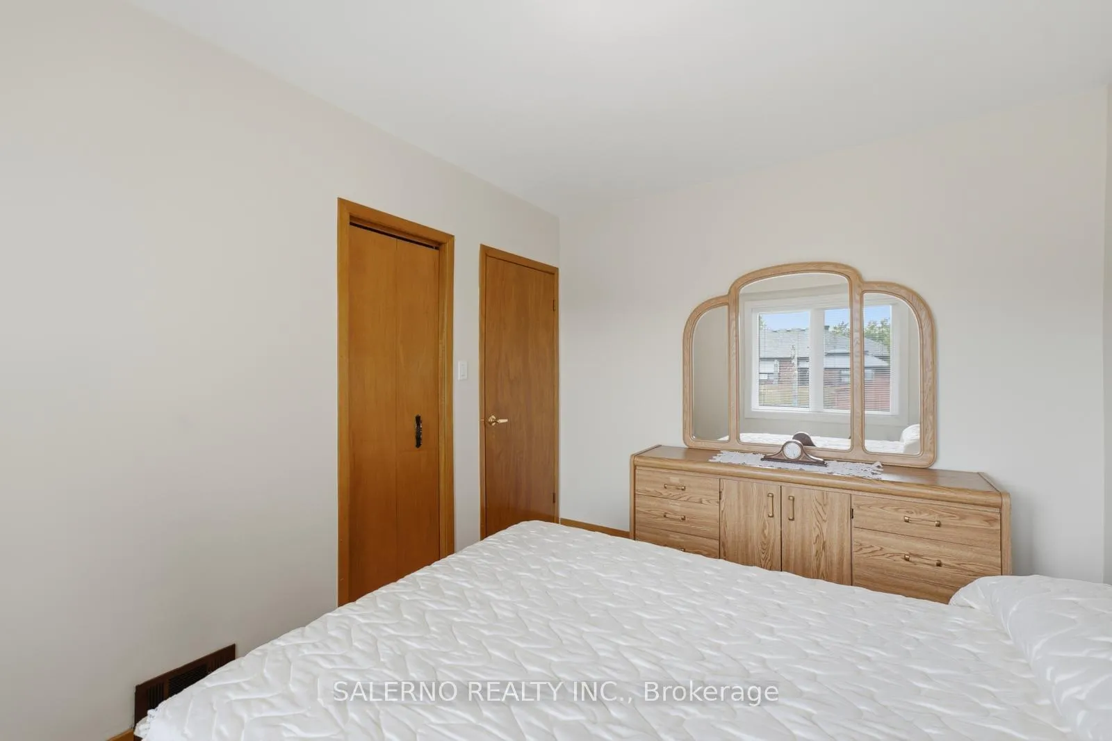 Photo 21 of 106 Whitburn Crescent, North York, Downsview-Roding-CFB — HOMEH