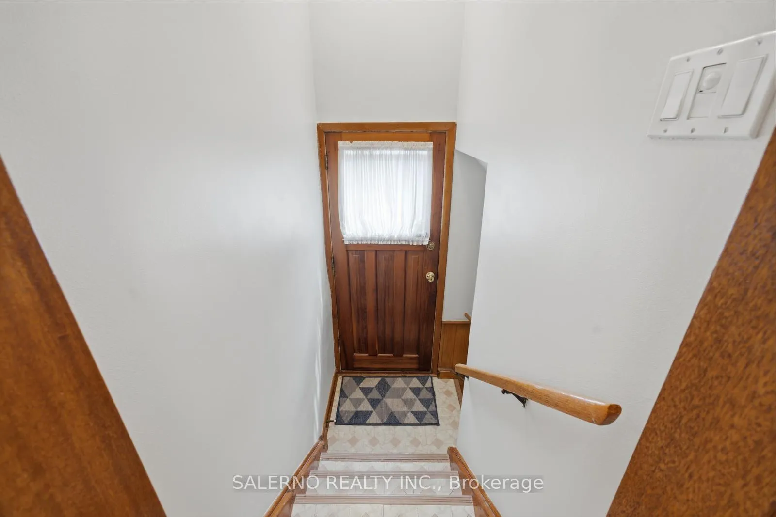 Photo 25 of 106 Whitburn Crescent, North York, Downsview-Roding-CFB — HOMEH