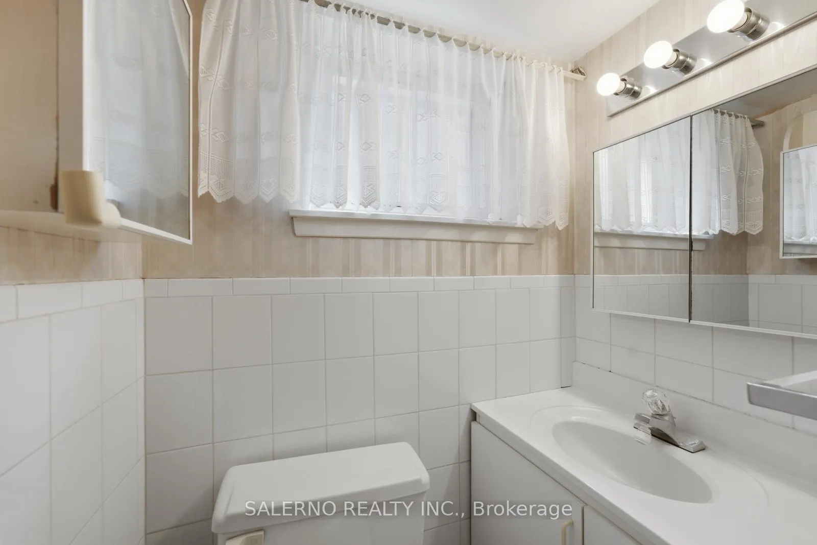 Photo 33 of 106 Whitburn Crescent, North York, Downsview-Roding-CFB — HOMEH