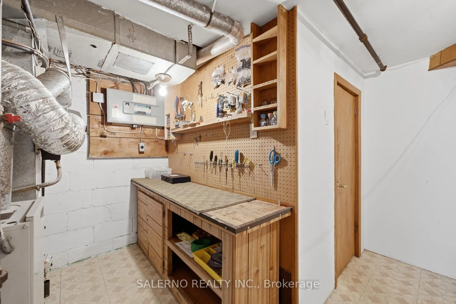 Photo 37 of 106 Whitburn Crescent, North York, Downsview-Roding-CFB — HOMEH