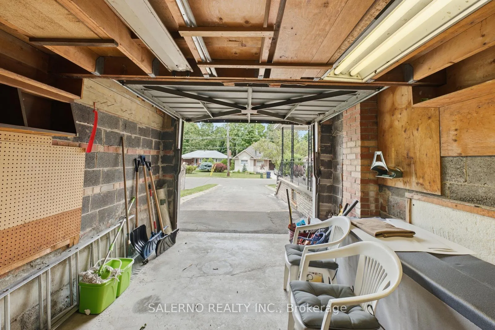 Photo 45 of 106 Whitburn Crescent, North York, Downsview-Roding-CFB — HOMEH