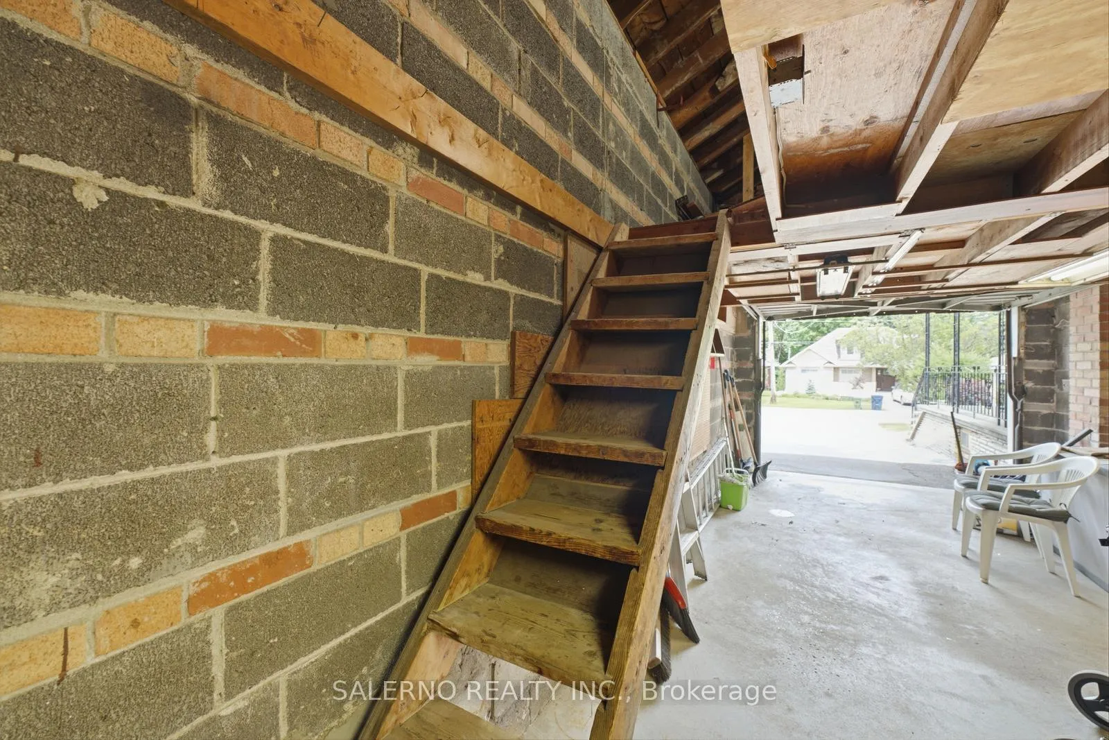 Photo 46 of 106 Whitburn Crescent, North York, Downsview-Roding-CFB — HOMEH