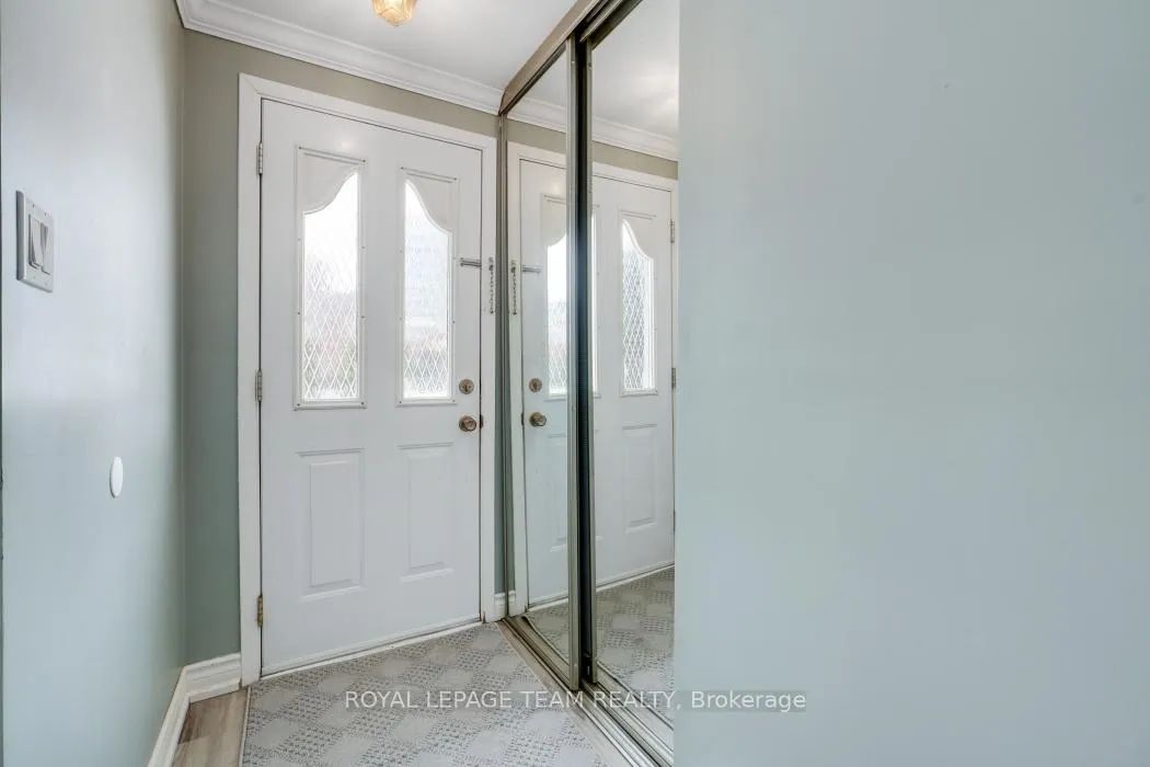 Photo 4 of 15 Overlake Drive, Ottawa, Borden Farm/Stewart Farm/Carleton Heights/Parkwood Hills — HOMEH