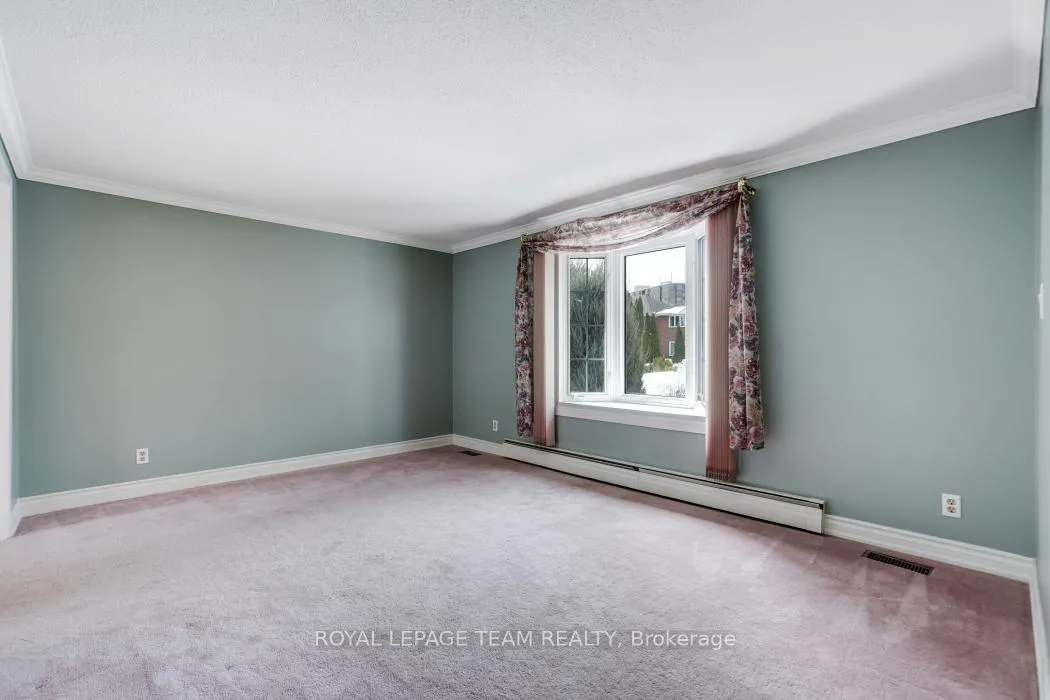 Photo 5 of 15 Overlake Drive, Ottawa, Borden Farm/Stewart Farm/Carleton Heights/Parkwood Hills — HOMEH