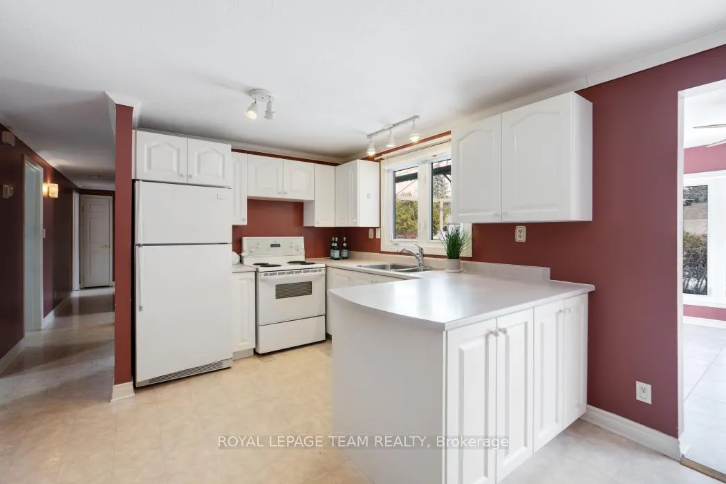 Photo 9 of 15 Overlake Drive, Ottawa, Borden Farm/Stewart Farm/Carleton Heights/Parkwood Hills — HOMEH