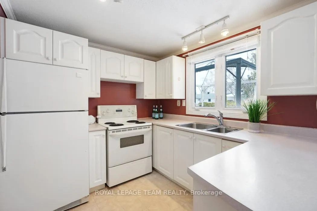 Photo 10 of 15 Overlake Drive, Ottawa, Borden Farm/Stewart Farm/Carleton Heights/Parkwood Hills — HOMEH