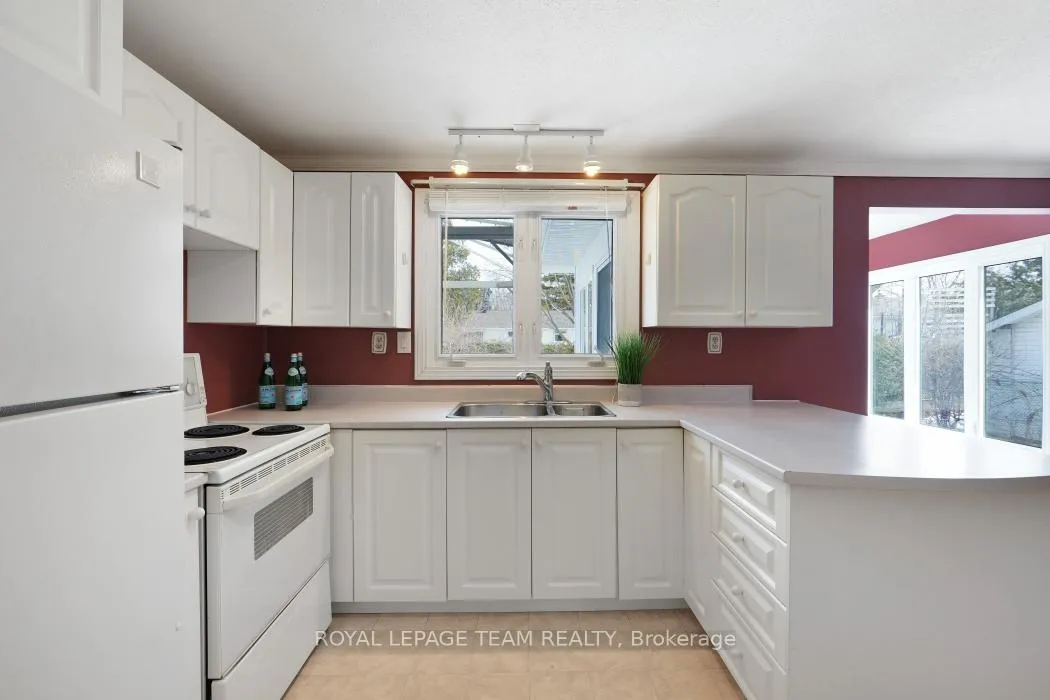 Photo 12 of 15 Overlake Drive, Ottawa, Borden Farm/Stewart Farm/Carleton Heights/Parkwood Hills — HOMEH