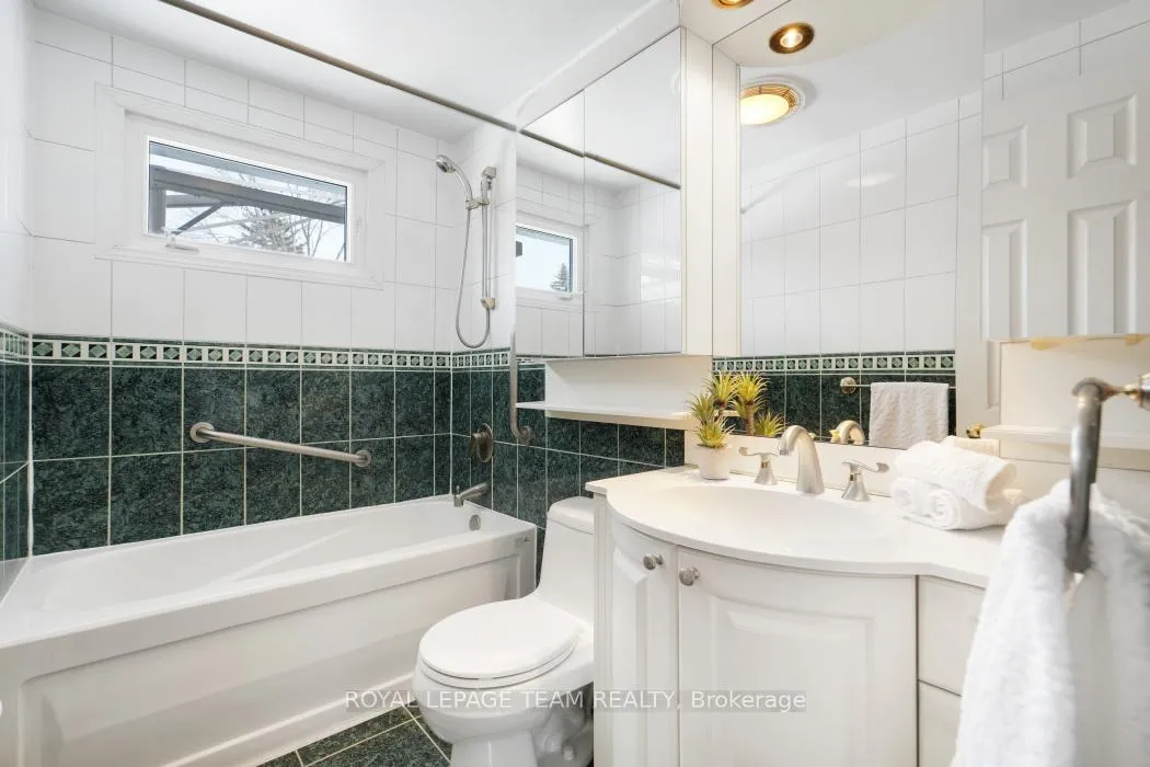 Photo 18 of 15 Overlake Drive, Ottawa, Borden Farm/Stewart Farm/Carleton Heights/Parkwood Hills — HOMEH